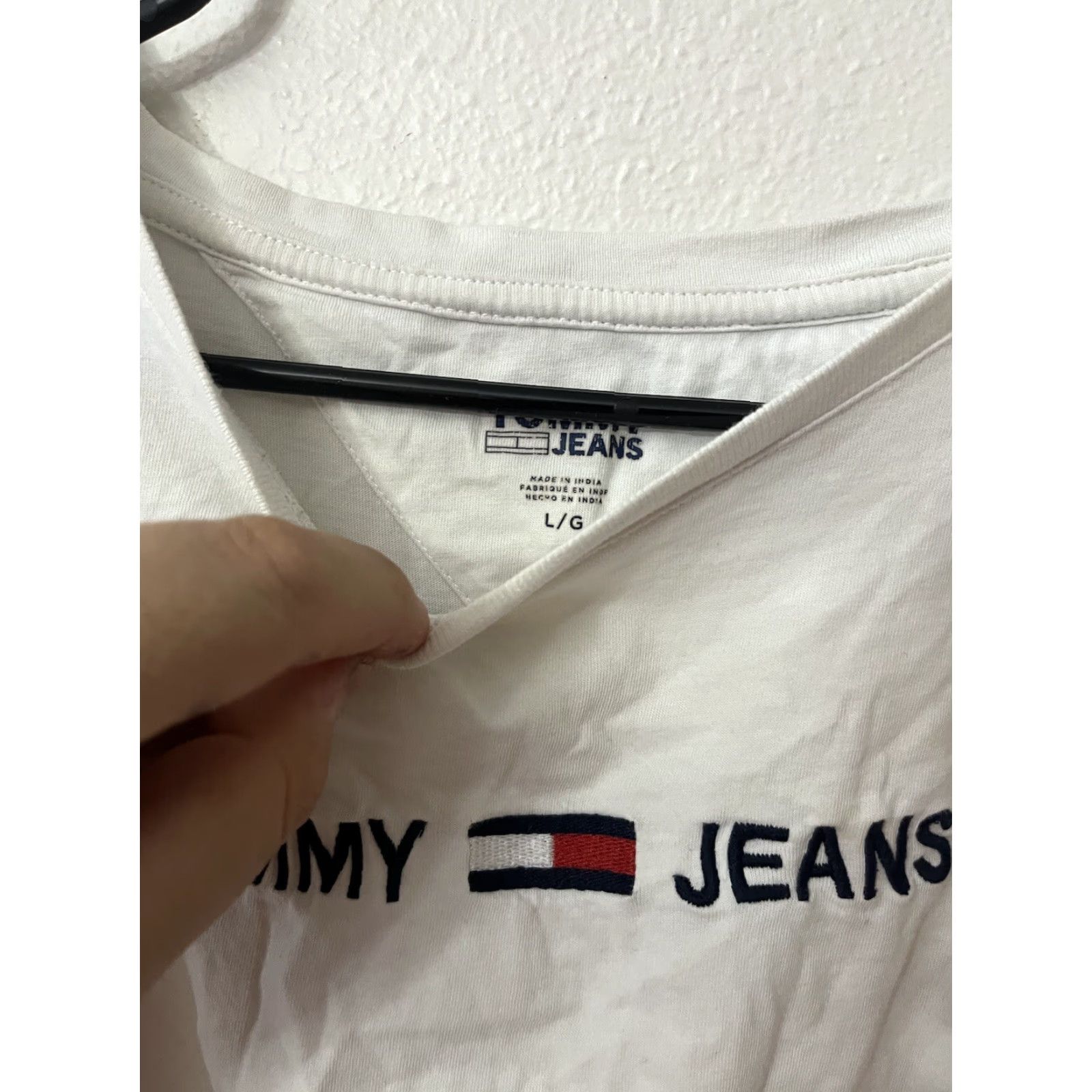 Vintage TOMMY JEANS Womens Crop Graphic T-Shirt Top White Regular L Short Sleeve Crew Neck Logo Print Casual Shirt Woman Size L / US 10 / IT 46 - 3 Thumbnail