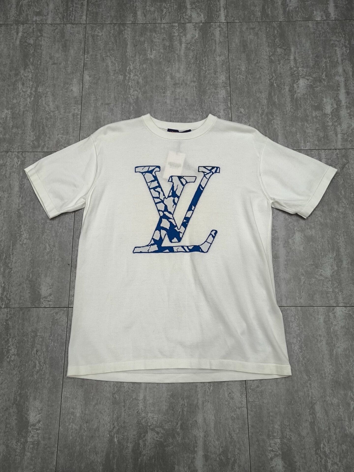 Louis Vuitton Louis Vuitton Retro White T-Shirt l Men Size US L / EU 52-54 / 3 - 1 Thumbnail