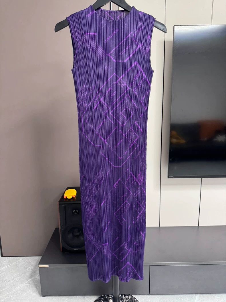 Issey Miyake Issey Miyake size:3 Purple dress with a floor plan of a me Size S / US 4 / IT 40 - 1 Thumbnail