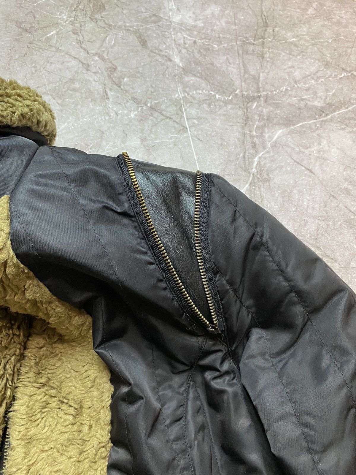 Vintage Vintage Avant-garde alternative faux-fur bomber jacket Size L / US 10 / IT 46 - 13 Thumbnail