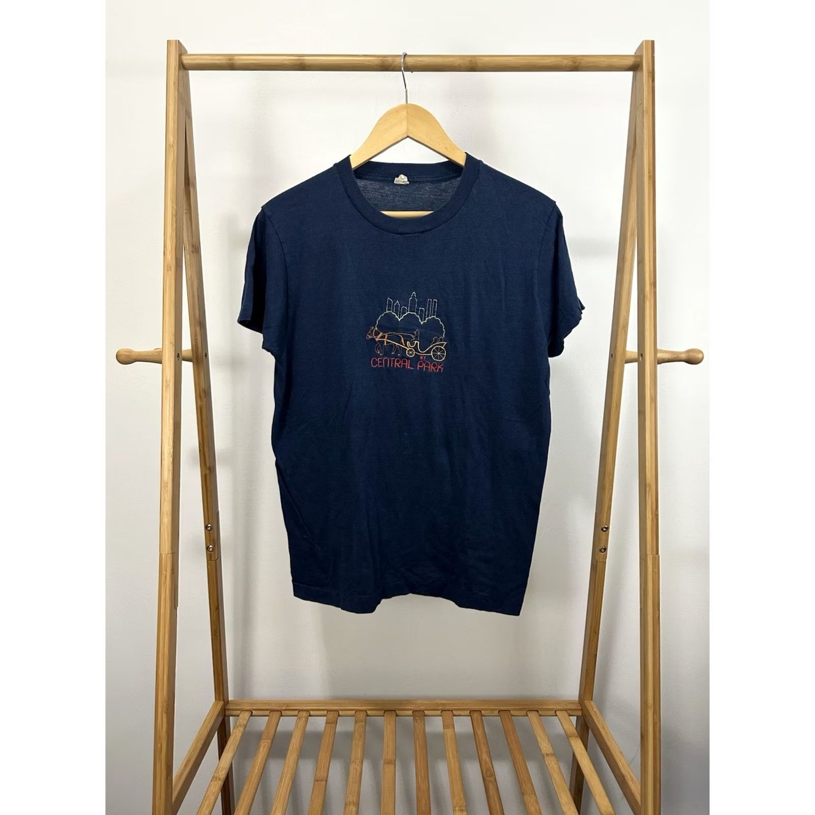 Vintage VTG 80s Central Park Embroidered Horse Carriage City Scape Paper Thin T-Shirt L Blue Mens Shirt Size US L / EU 52-54 / 3 - 2 Thumbnail