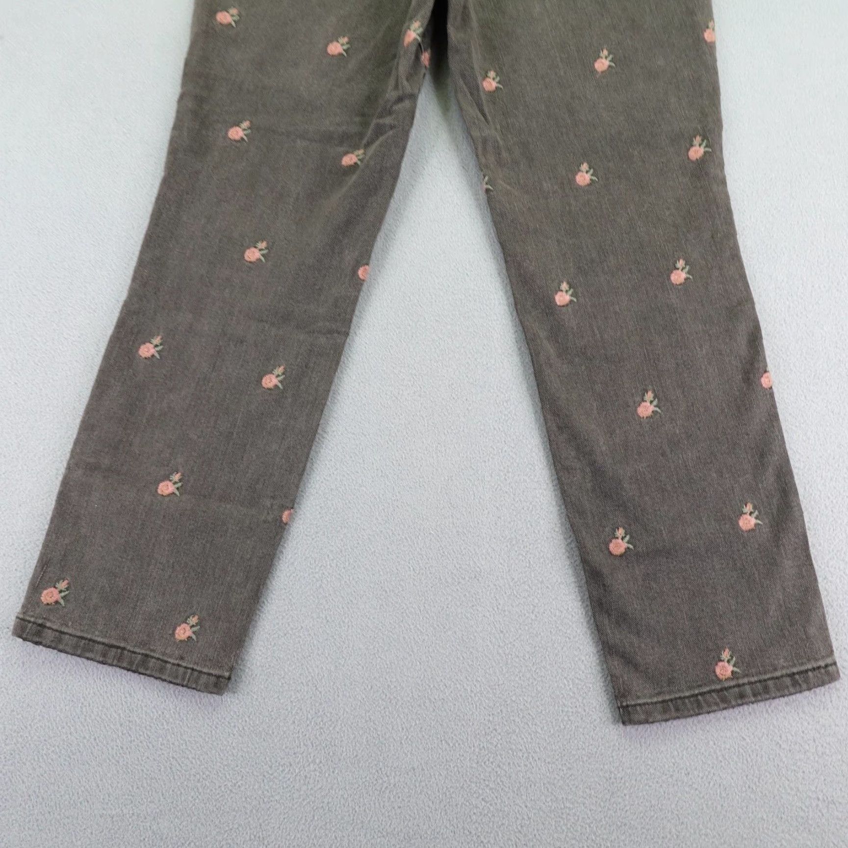 Vintage VINTAGE BlankNYC Women's Cropped Jeans 28 Gray Denim High Rise All Over Flower Pattern Size 30" / US 8 / IT 44 - 6 Thumbnail