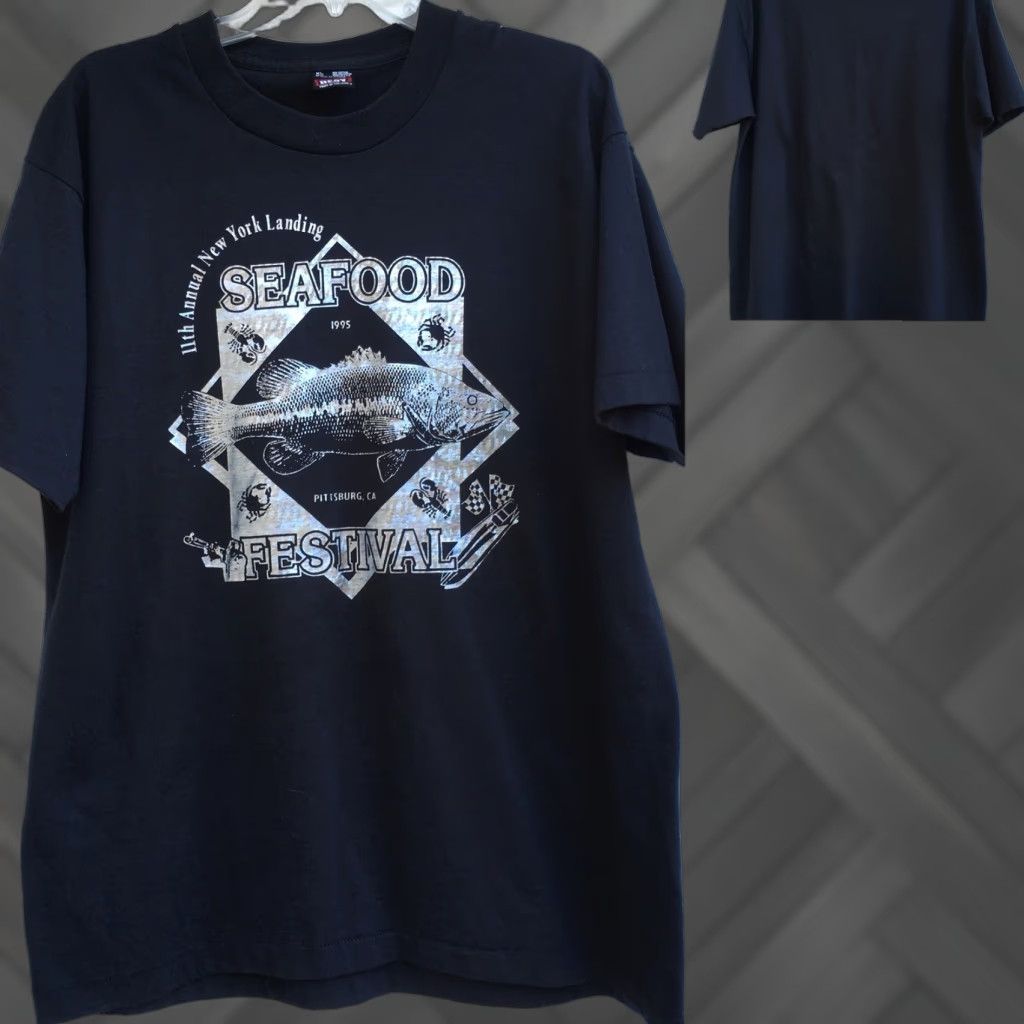 Fruit Of The Loom Vintage 1995 Seafood Festival Pittsburg CA T-Shirt 90s XL Silver Graphics Unisex Size US XL / EU 56 / 4 - 1 Thumbnail