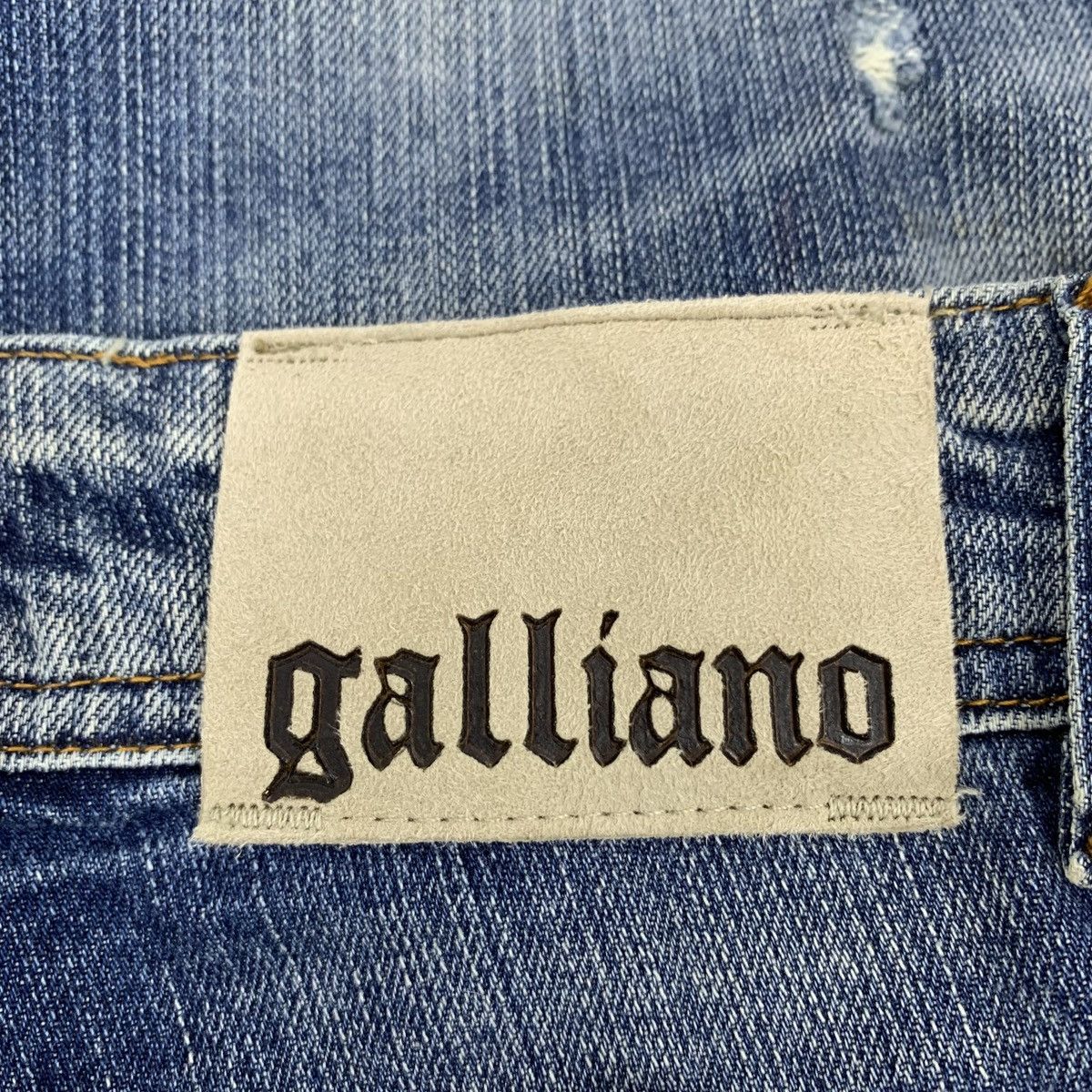 John Galliano John Galliano Distressed Ripped Denim Casual Shorts K26WX Size 28" / US 6 / IT 42 - 6 Thumbnail