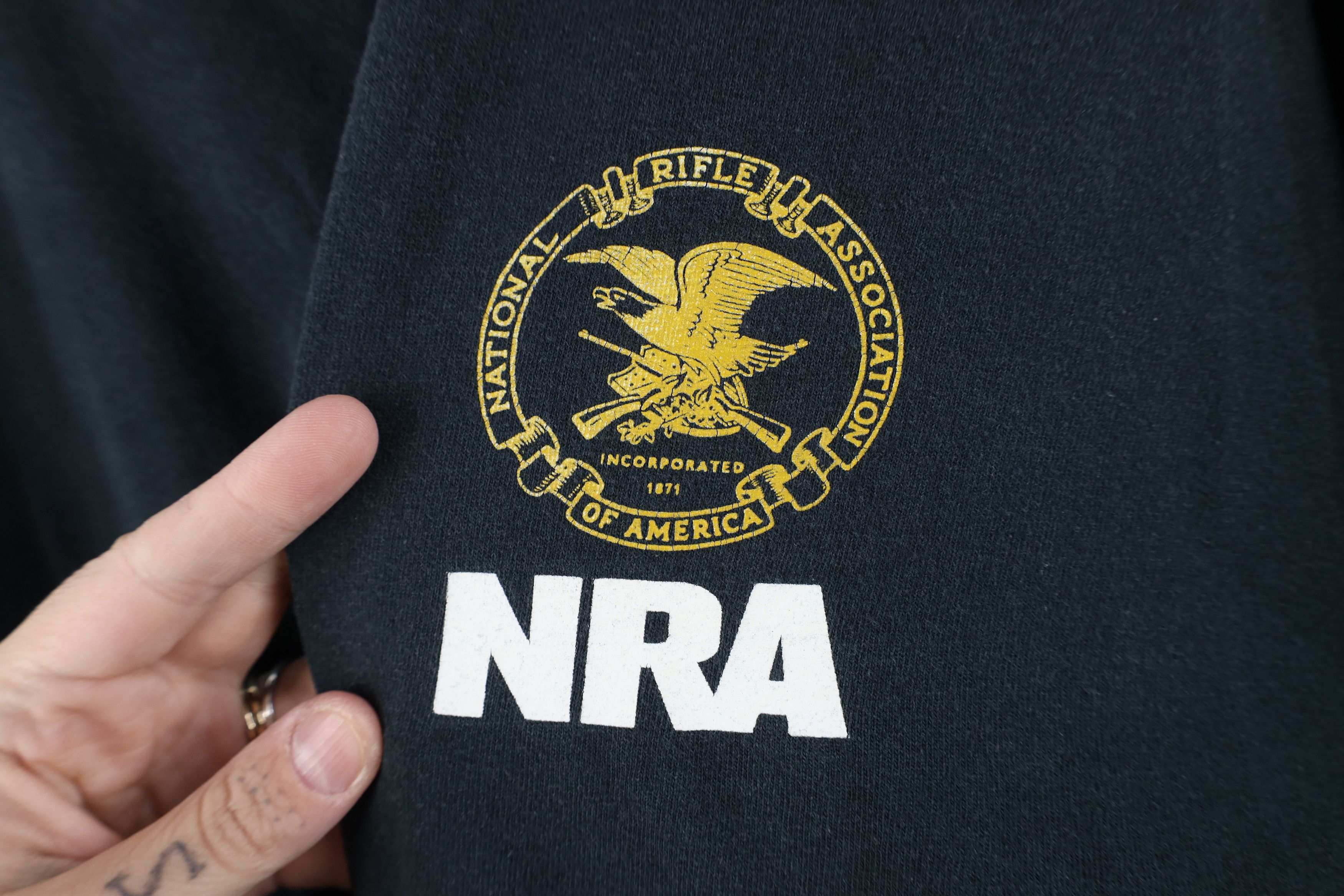 Vintage Vintage 90s Y2K Rifle Association Homeland Security T-Shirt Size US XL / EU 56 / 4 - 4 Thumbnail