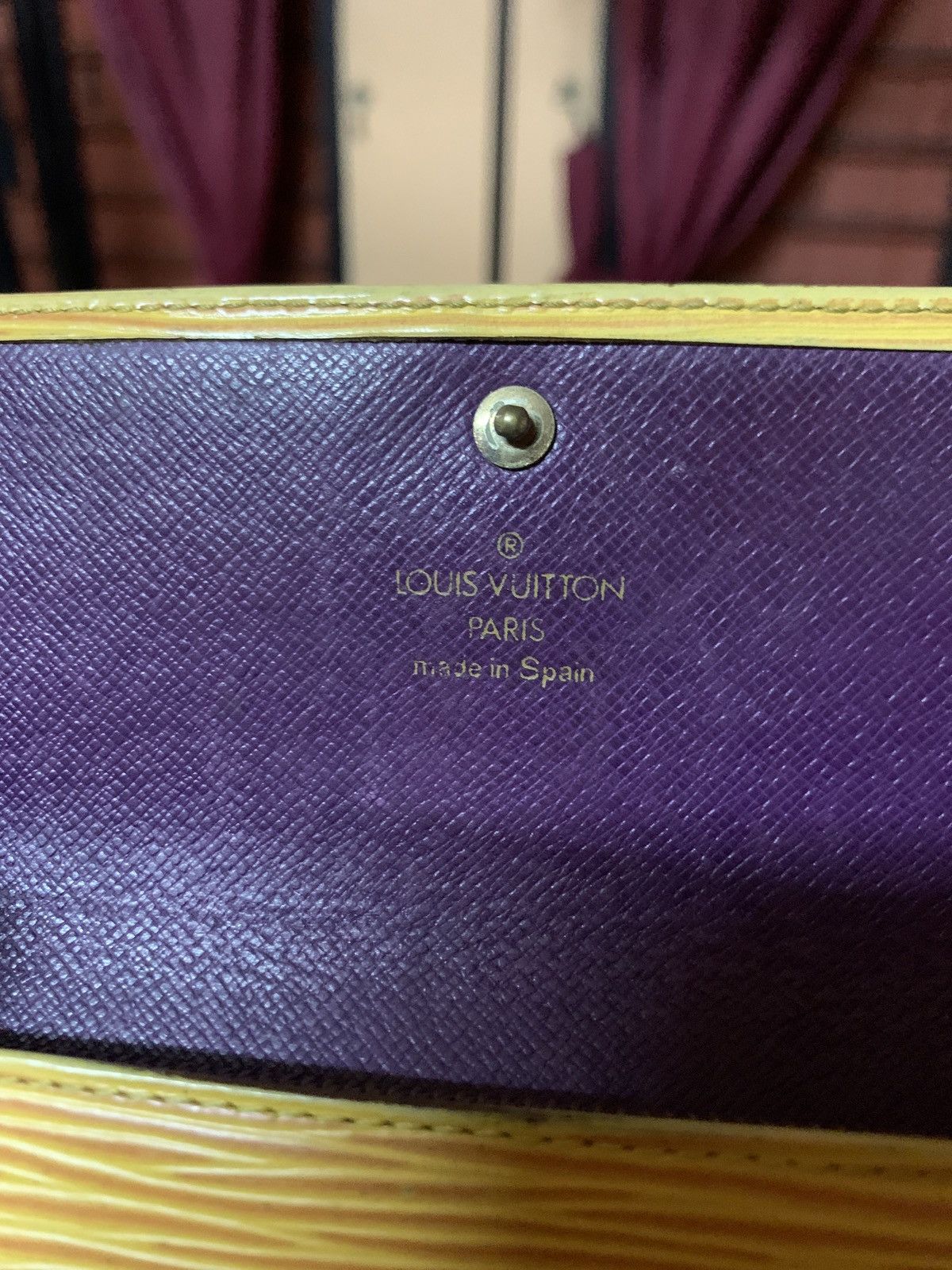 Louis Vuitton EPI Wallet Louis Vuitton Size ONE SIZE - 4 Thumbnail