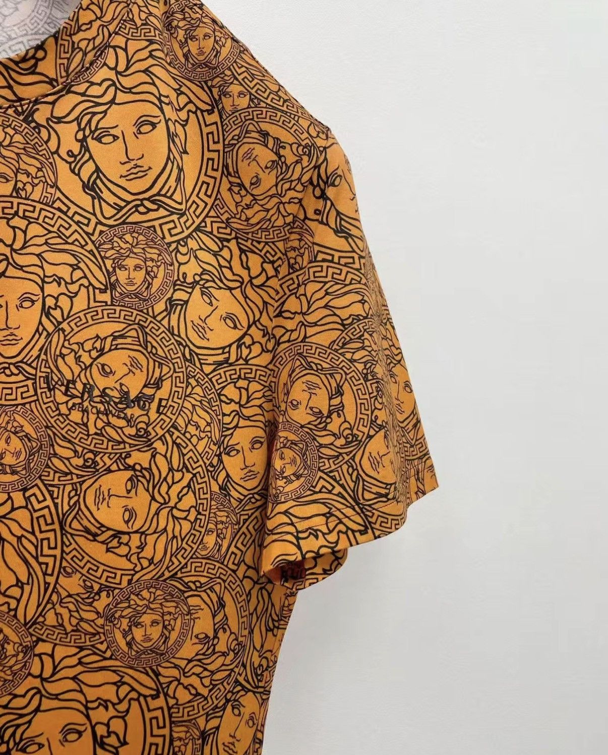 Versace VERSACE 100% Cotton Short Sleeve T-shirt J30 Size US S / EU 44-46 / 1 - 3 Thumbnail