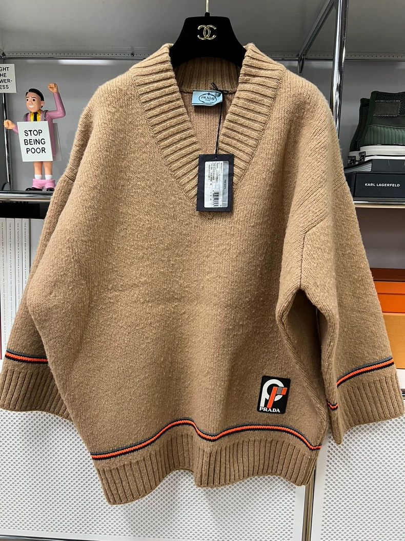 Prada Prada Size 38 Sheep wool V-neck camel loose sweater 2501-Ne Size US XXS / EU 40 - 1 Thumbnail