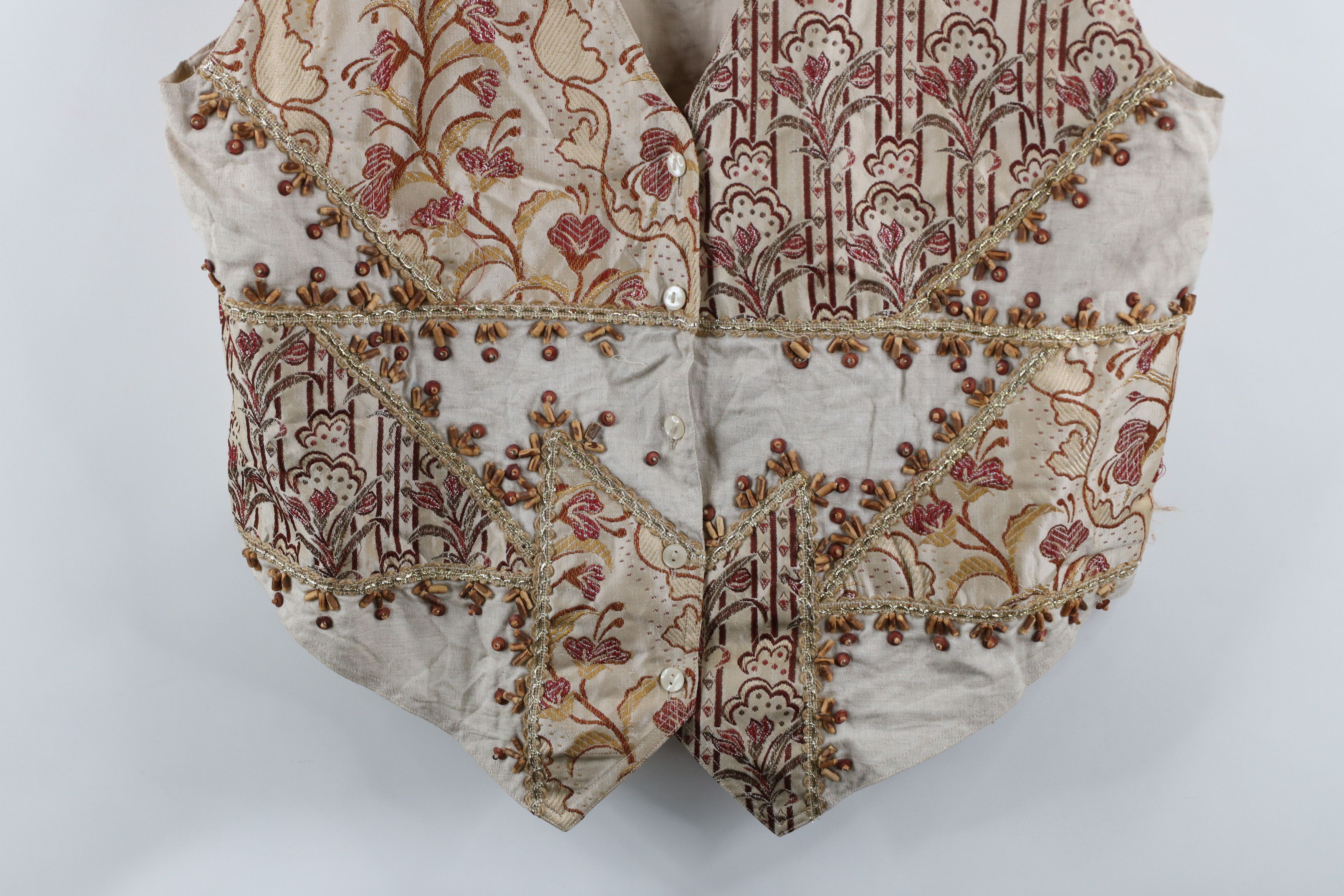 Vintage Vintage 90s Streetwear Tapestry Flower Buckle Back Vest Size XXL / US 16-18 / IT 52-54 - 3 Thumbnail