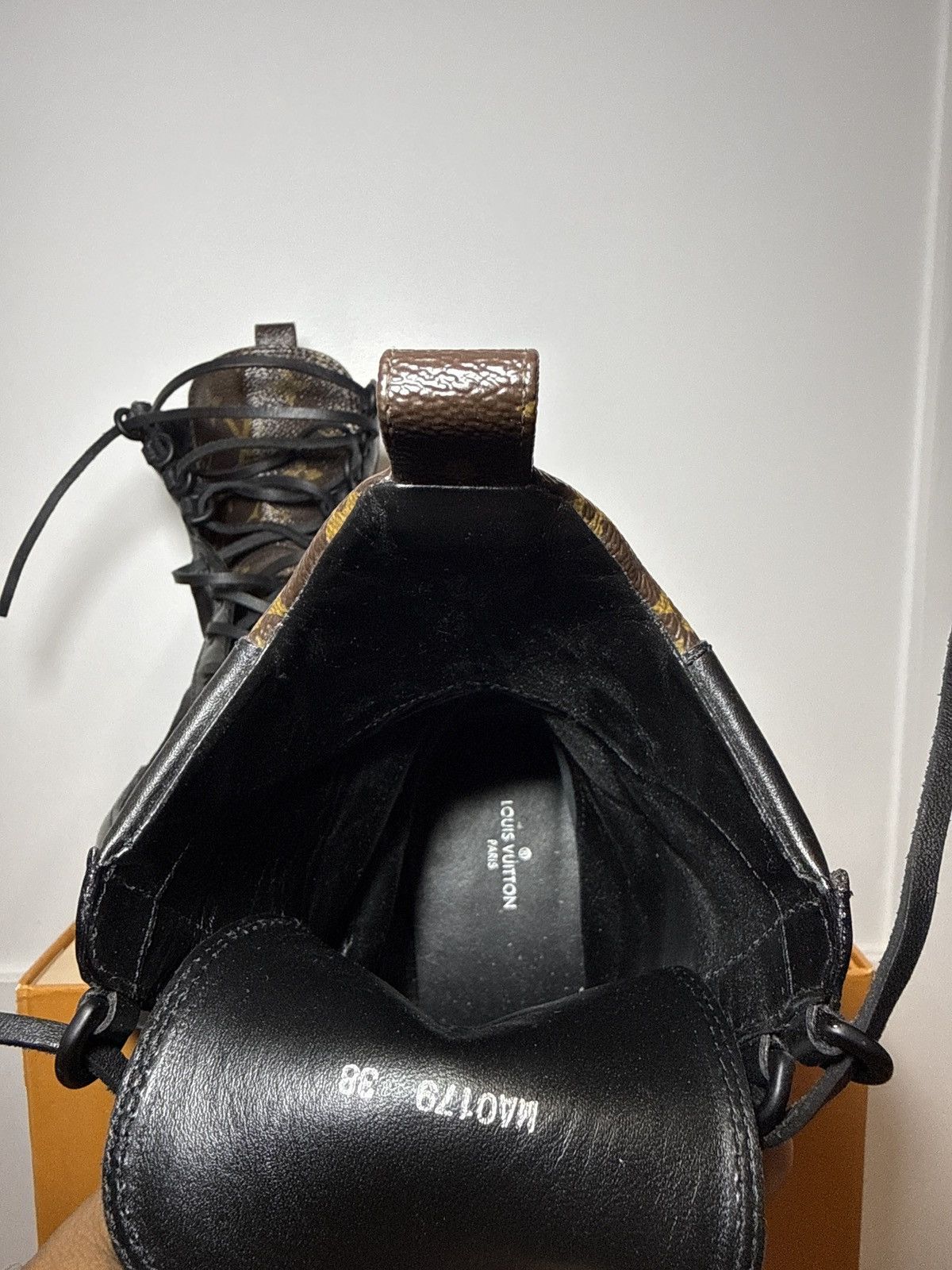Louis Vuitton Wmns Laureate Platform Desert Boot 'Noir'