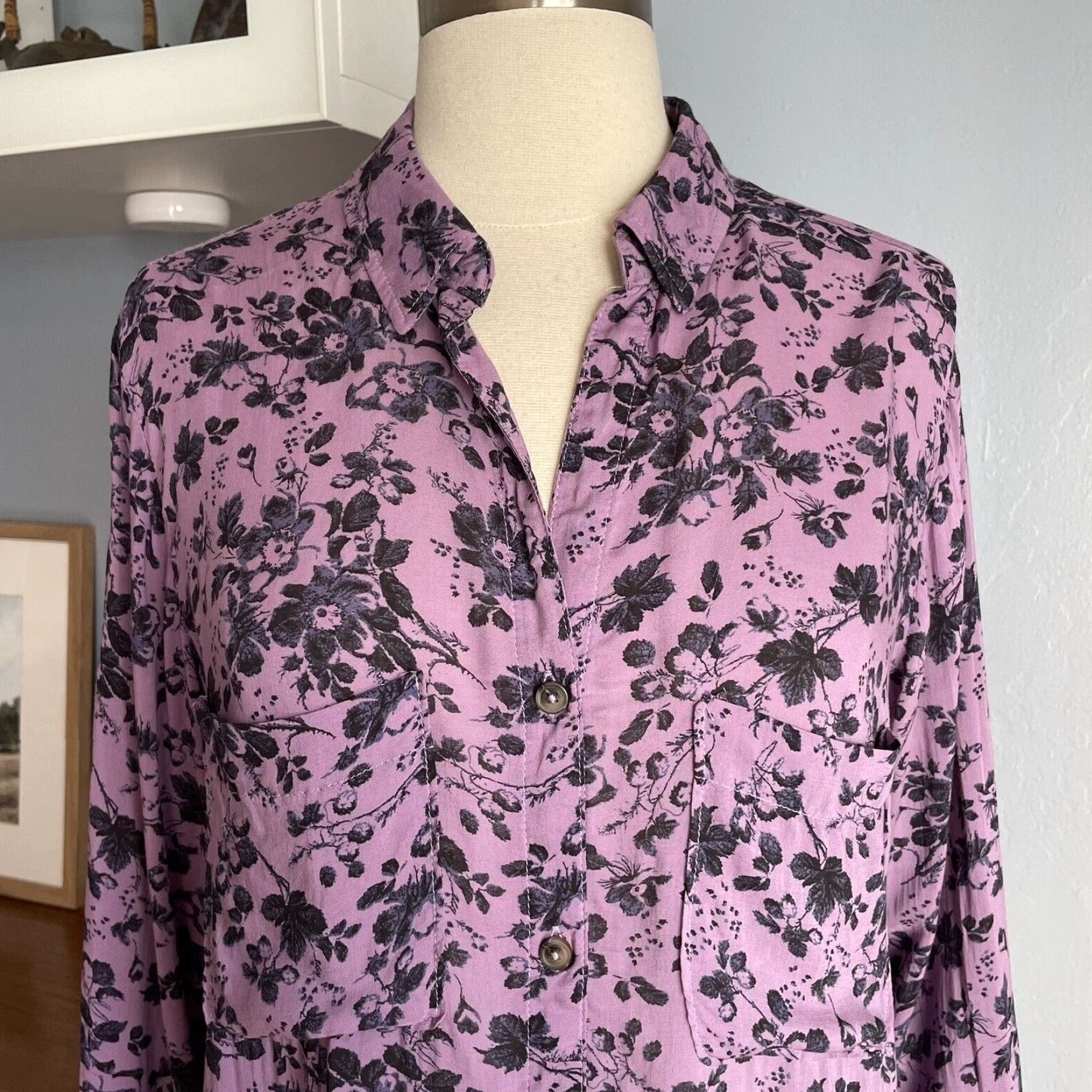 Anthropologie VINTAGE Anthropologie Pilcro The Romy Relaxed Buttondown Shirt Purple Floral PS S Womens Button down Shirt Long Sleeve Floral Purple 90s 1990s Size S / US 4 / IT 40 - 5 Thumbnail