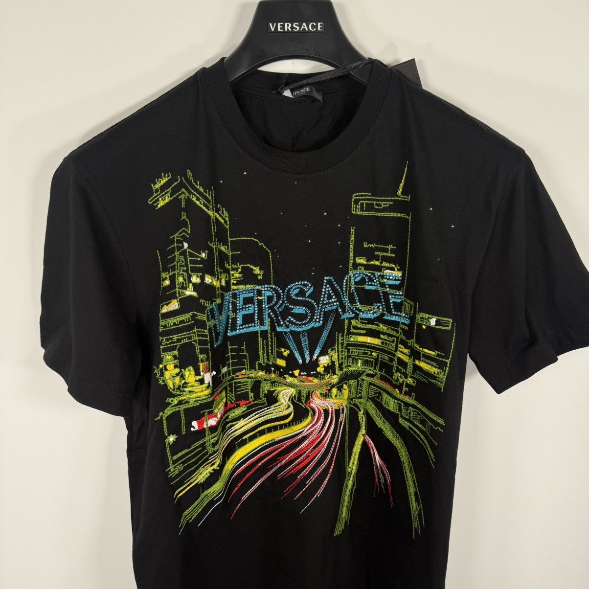 Versace €1300 Versace BNWT Men’s Blinding Lights T-Shirt Size L Size US L / EU 52-54 / 3 - 3 Thumbnail