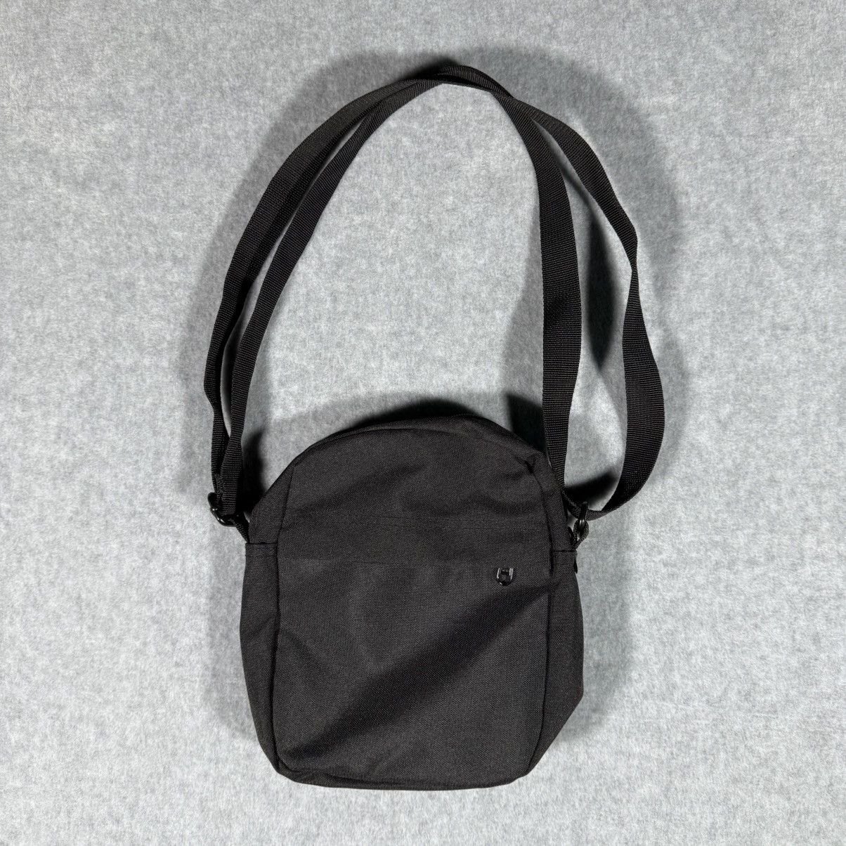 AS Colour As colour unisex black adjustable water resistant side bag Size ONE SIZE - 1 Thumbnail