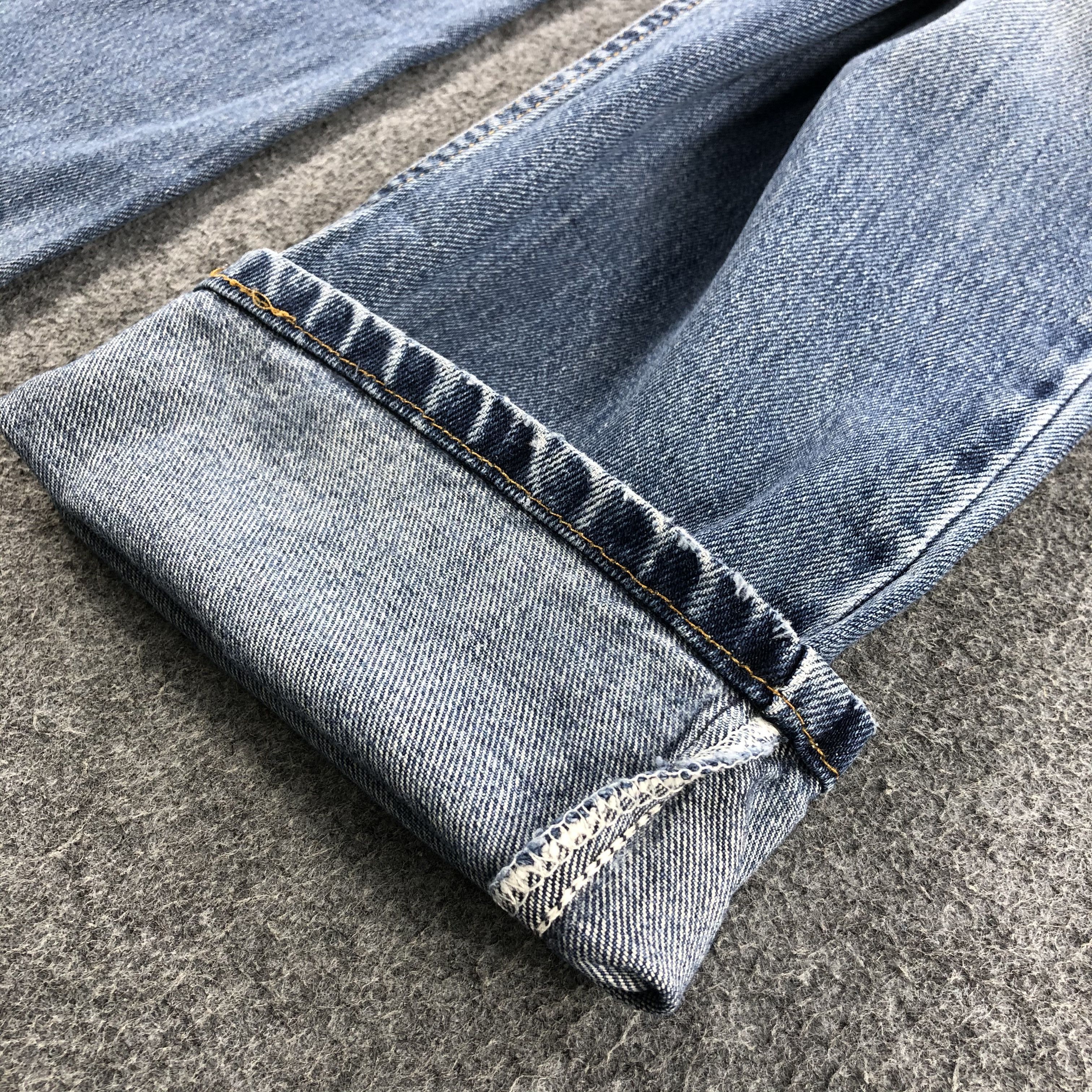 Levi's Vintage Levis 550 Jeans Faded Blue Stone Wash Denim-J990 Size US 32 / EU 48 - 7 Thumbnail