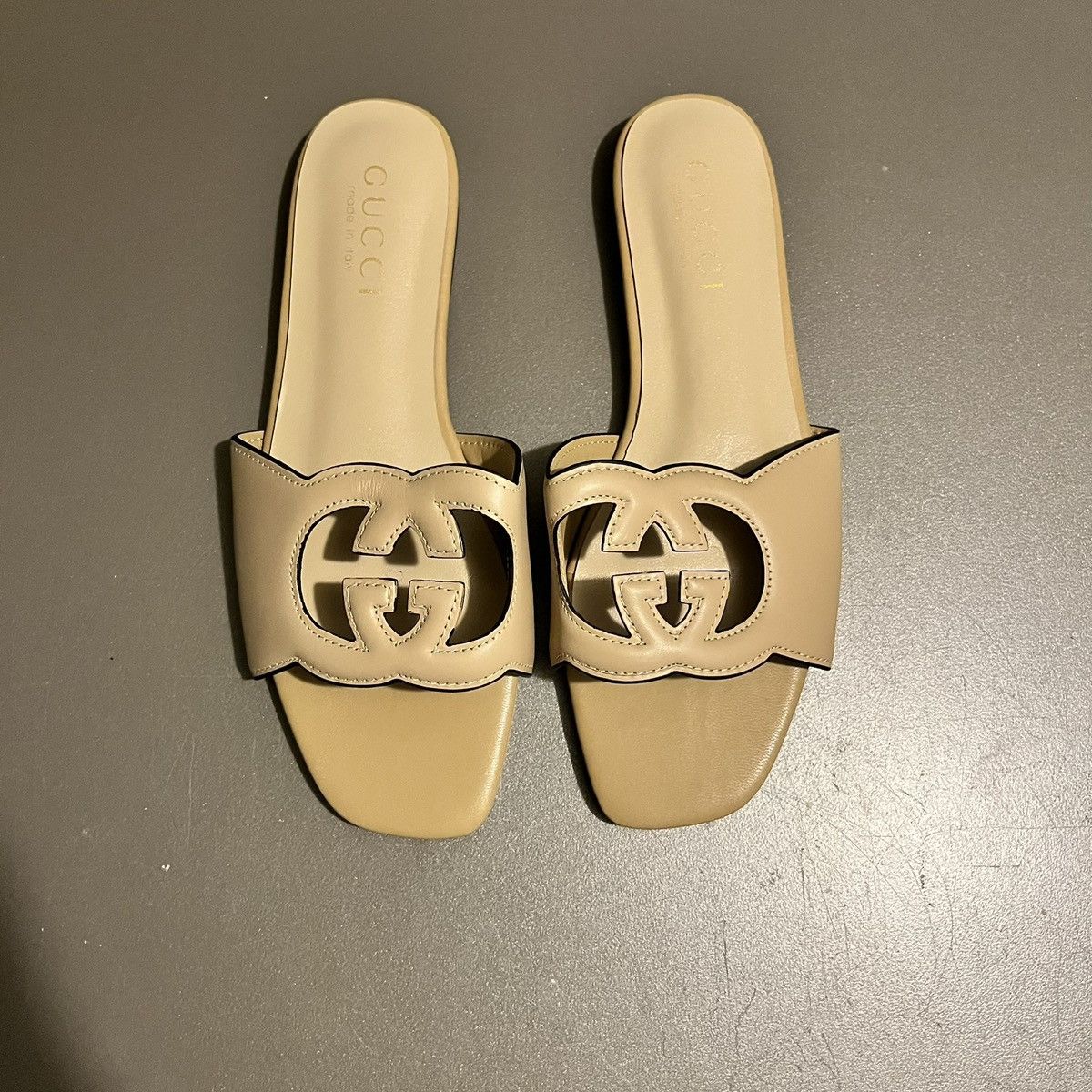 Gucci GUCCI Women's Slide Sandal with Interlocking G Size US 5.5 / IT 35.5 - 1 Thumbnail