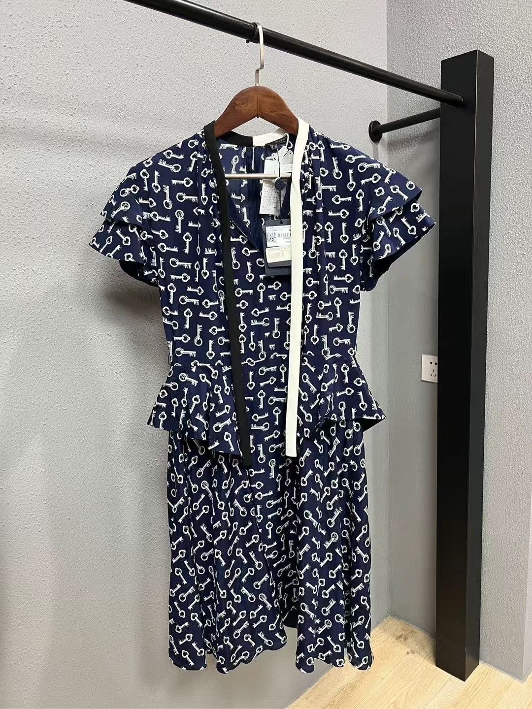 Louis Vuitton Louis Vuitton Silk Key Print Dress Size US 5 / EU 37 - 1 Thumbnail