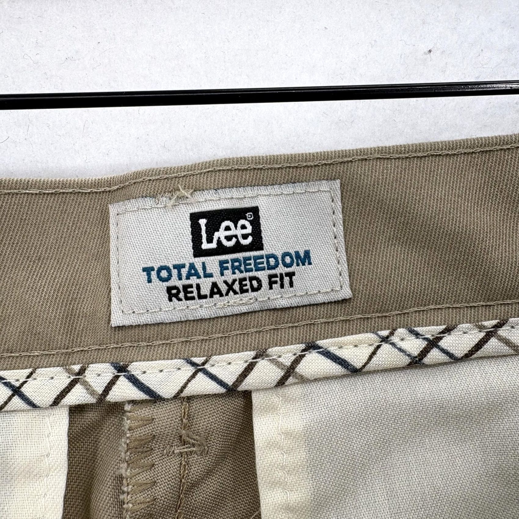 Lee Lee Total Freedom Pants Mens 30x32 Khaki Relaxed Flat Front No Iron Stretch Pockets Wrinkle Resistant Workwear Casual Shirt Dress Pants Size US 30 / EU 46 - 6 Thumbnail