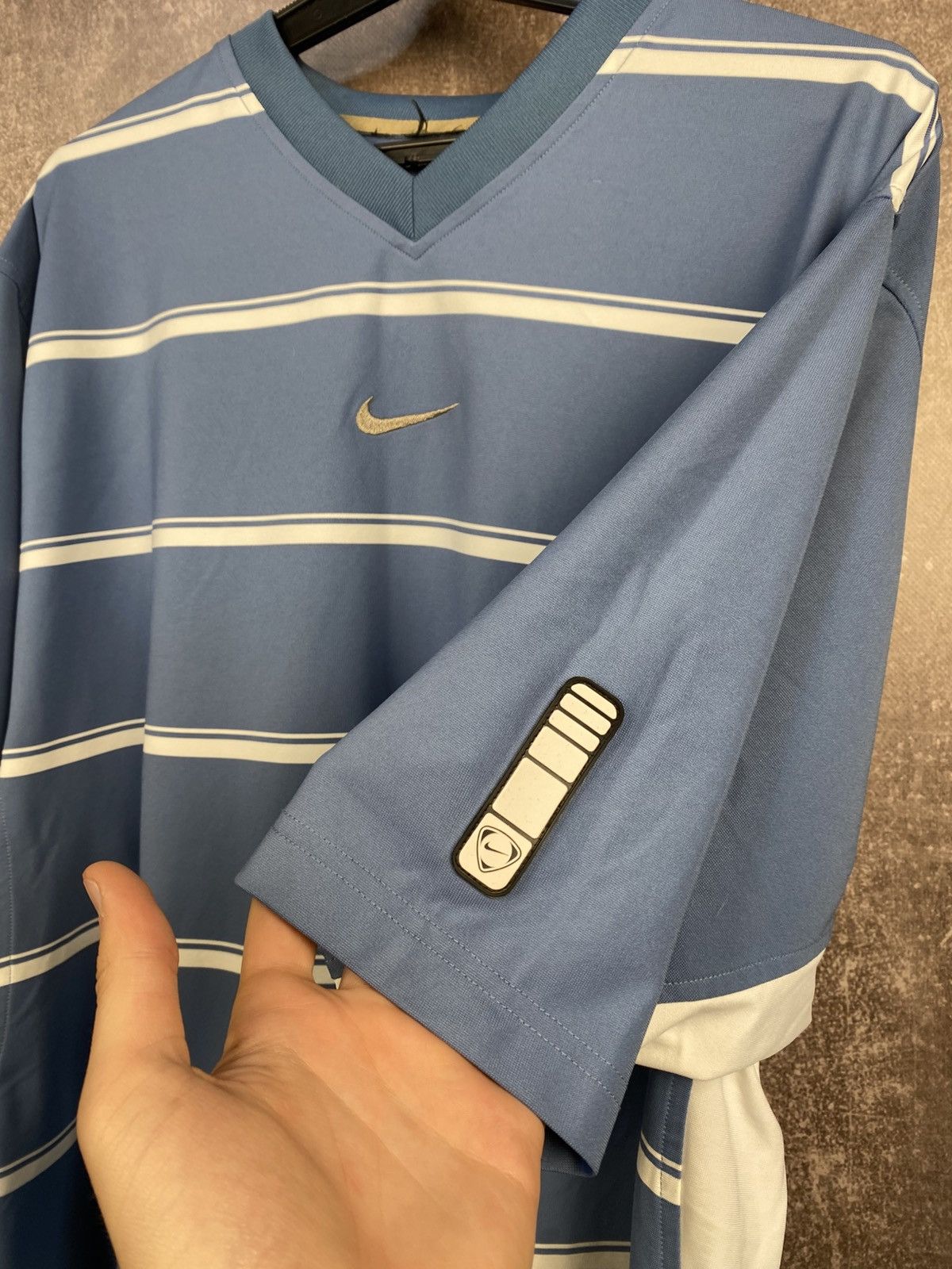Nike Vintage Nike Center Logo T shirt Size US XL / EU 56 / 4 - 4 Thumbnail