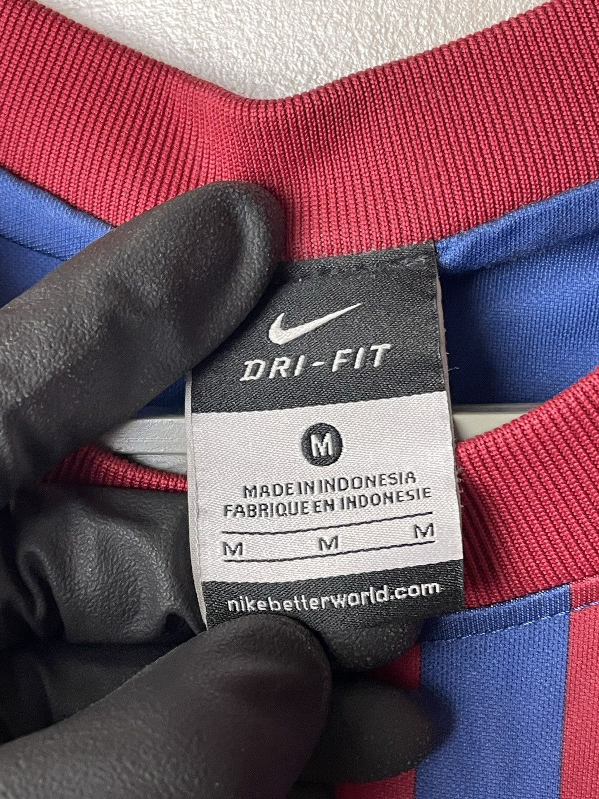 Vintage BARCELONA 2011 2012 HOME FOOTBALL JERSEY SOCCER Shirt NIKE Size US M / EU 48-50 / 2 - 7 Thumbnail