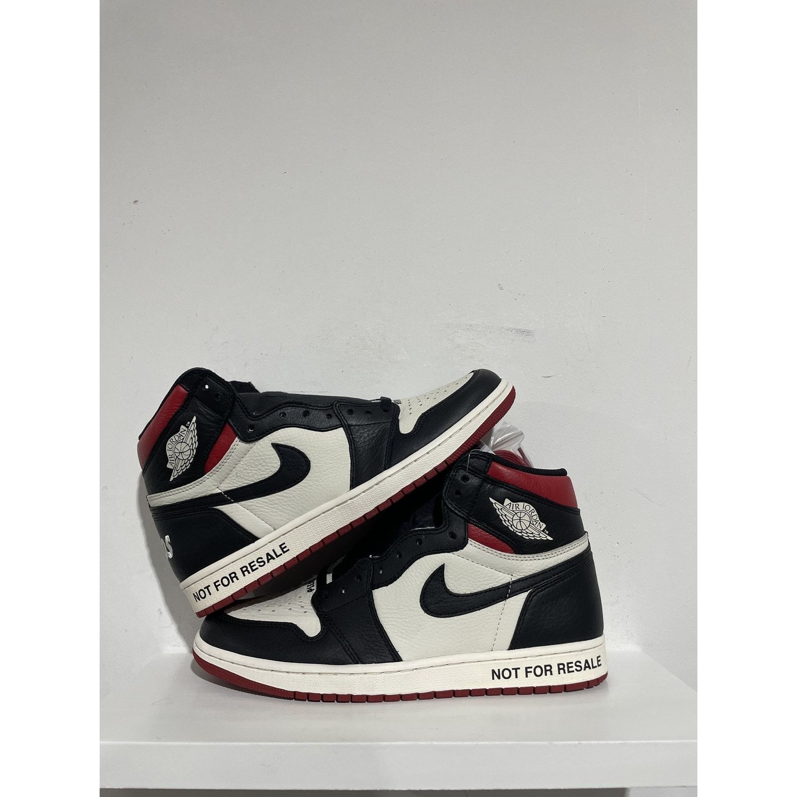 Jordan Brand JORDAN 1 RETRO HIGH NOT FOR RESALE RED SIZE 11 NEW Size US 11 / EU 44 - 1 Thumbnail