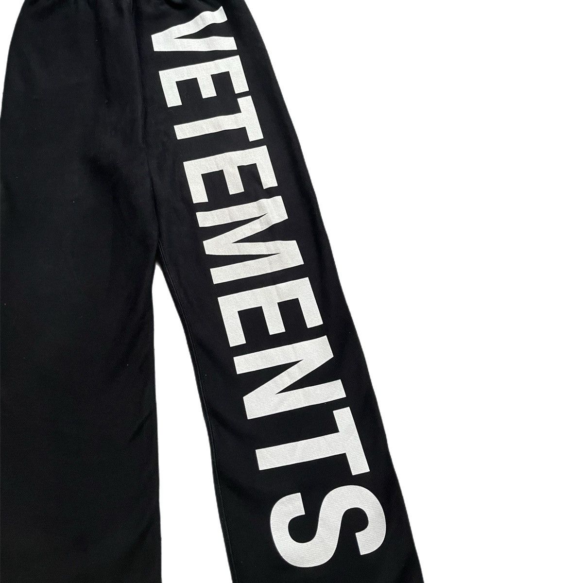 Vetements Vetements spellout sweatpants Size US 30 / EU 46 - 2 Thumbnail