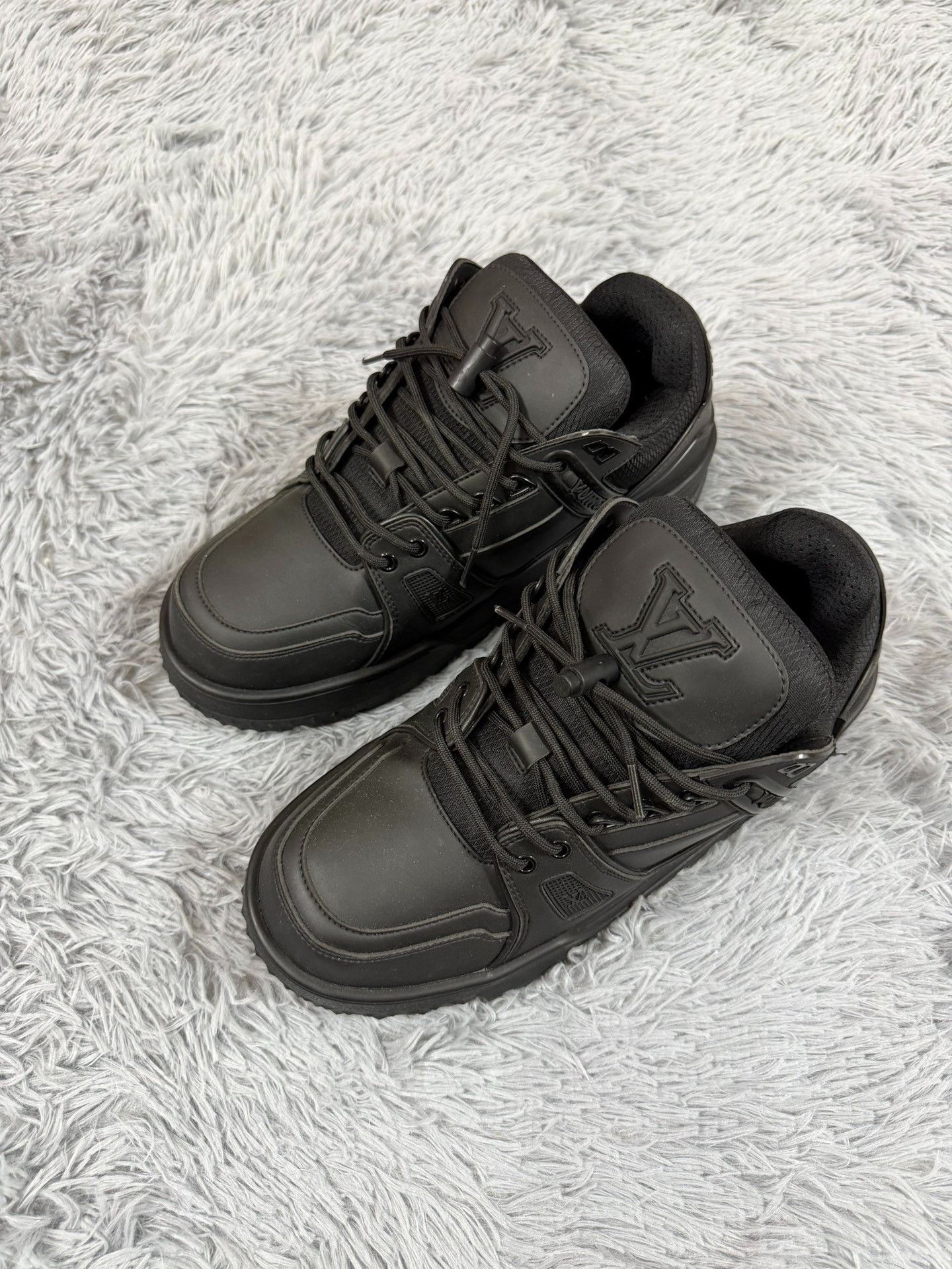 Louis Vuitton Louis Vuitton Training Black Lowtop Sneakers 9.5 Men Size US 9.5 / EU 42-43 - 1 Thumbnail