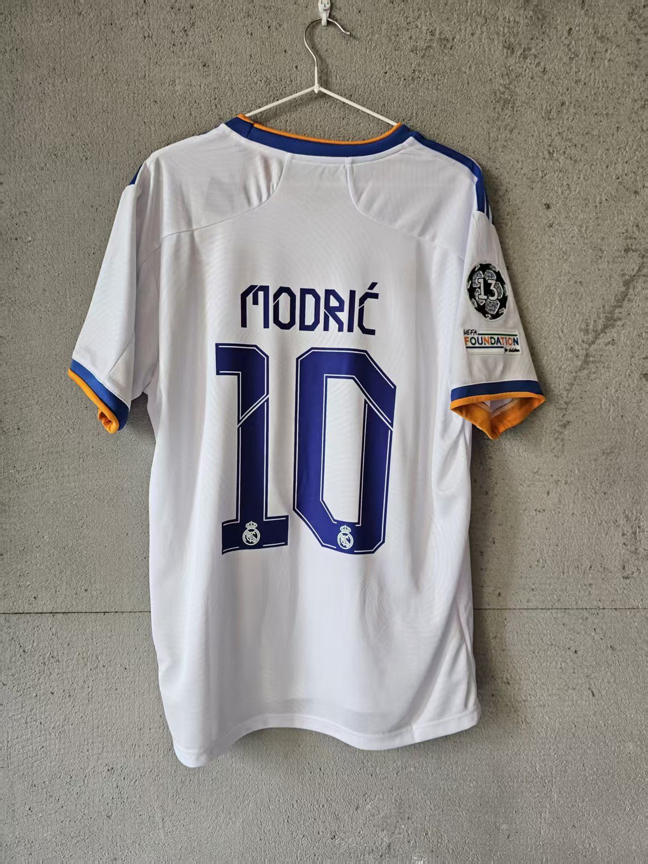 Other Luka Modrić Jersey Real Madrid Size US S / EU 44-46 / 1 - 1 Thumbnail