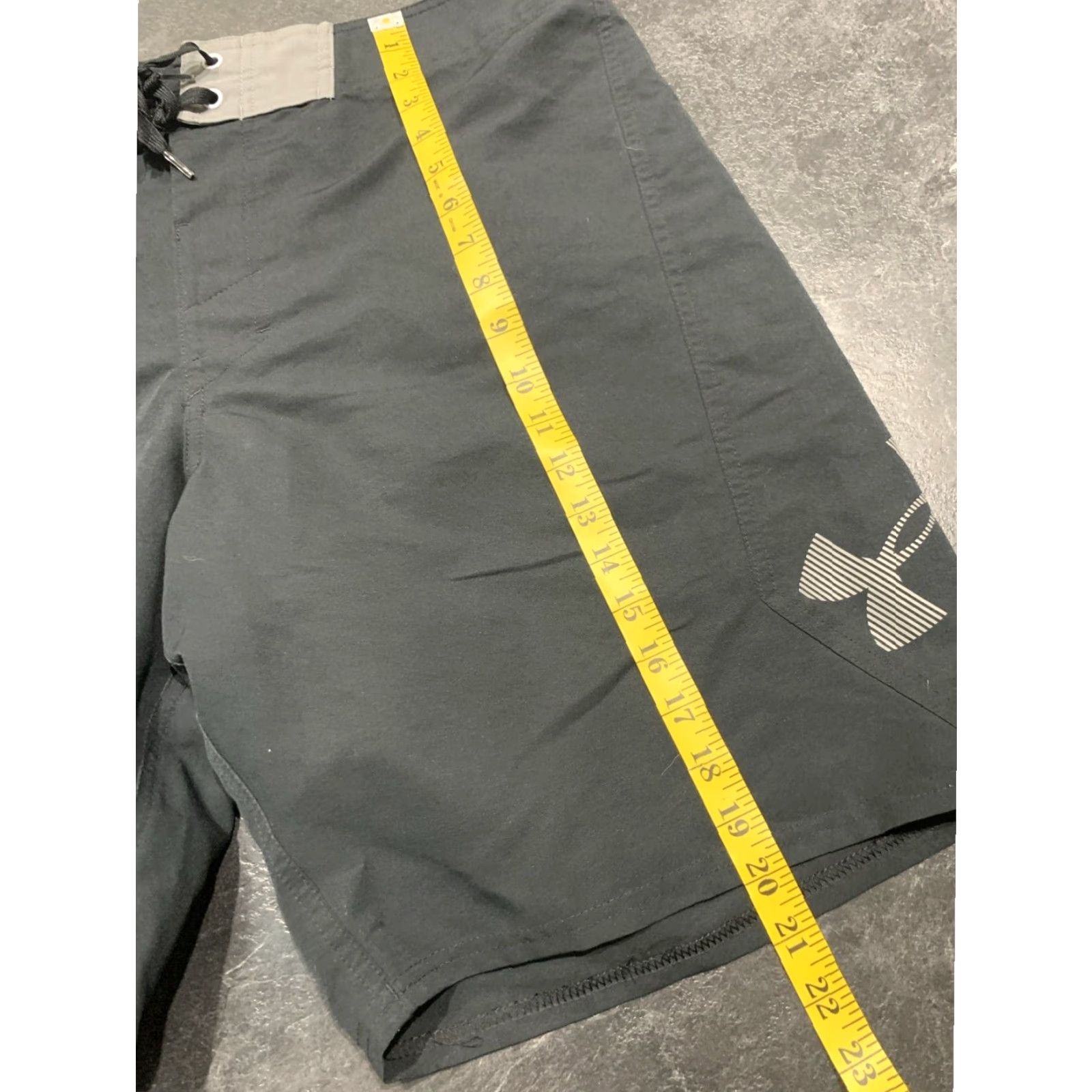 Under Armour Under Armour Mens Black Gray Board Shorts Swim Trunks Size 38 Multicolor Skull Size US 38 / EU 54 - 6 Thumbnail