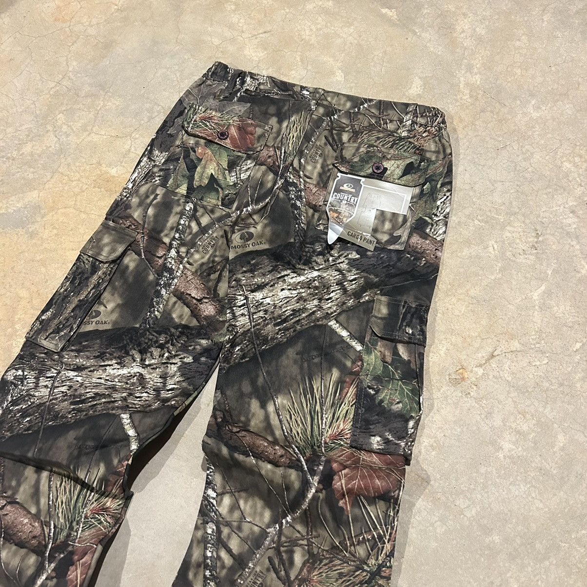 Mossy Oaks × Vintage Crazy Vintage Y2K Mossy Oaks Woodland Camo Baggy Cargo Pants Size US 33 - 8 Thumbnail