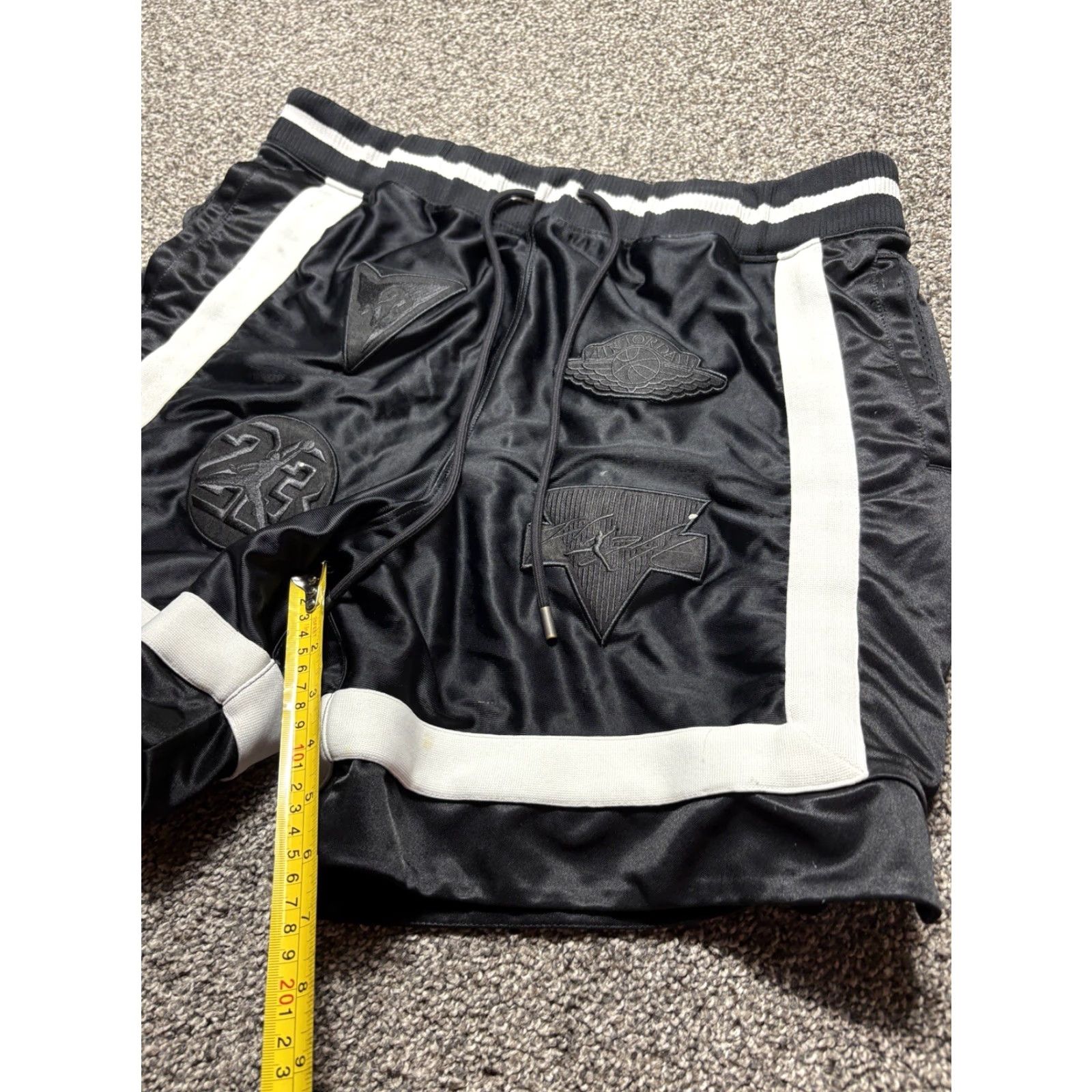 Jordan Brand **Air Jordan Mens 2XL Black Diamond Nike Shorts AT9972** User: **Mens Air Jordan 2XL Black Diamond Nike Shorts AT9972** Size US 39 - 6 Thumbnail