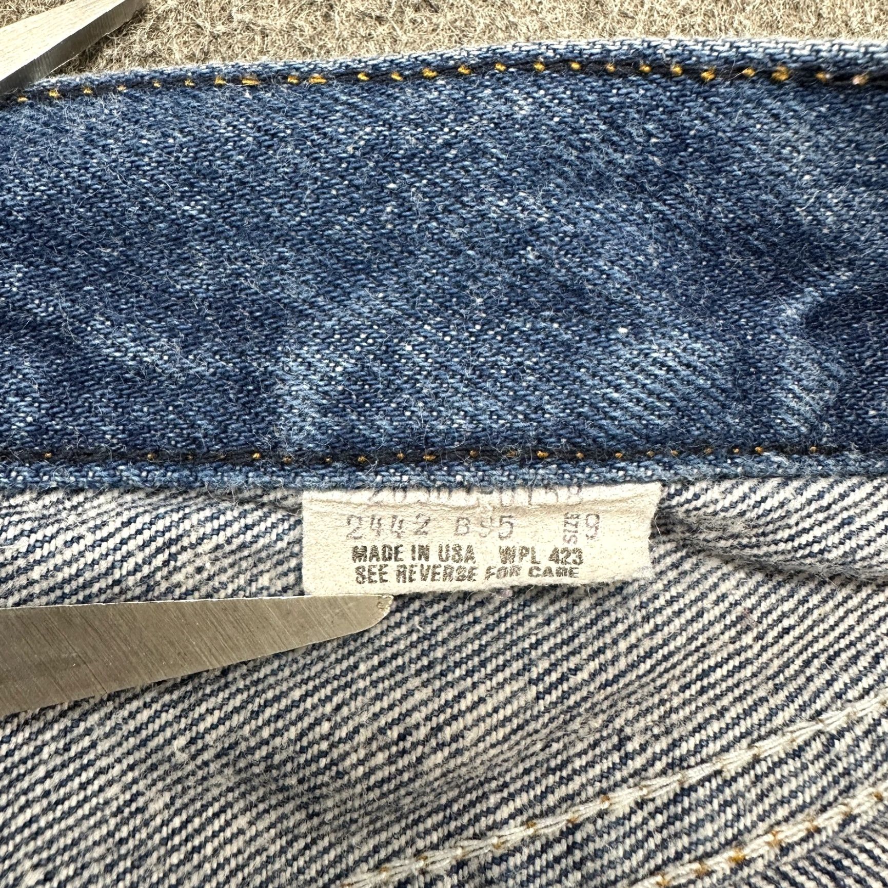 Levi's VINTAGE Levi's 501 Jeans Womens 9 Blue Straight Regular Button Fly Dark USA 80s Mens? Womens Size 30" / US 8 / IT 44 - 5 Thumbnail