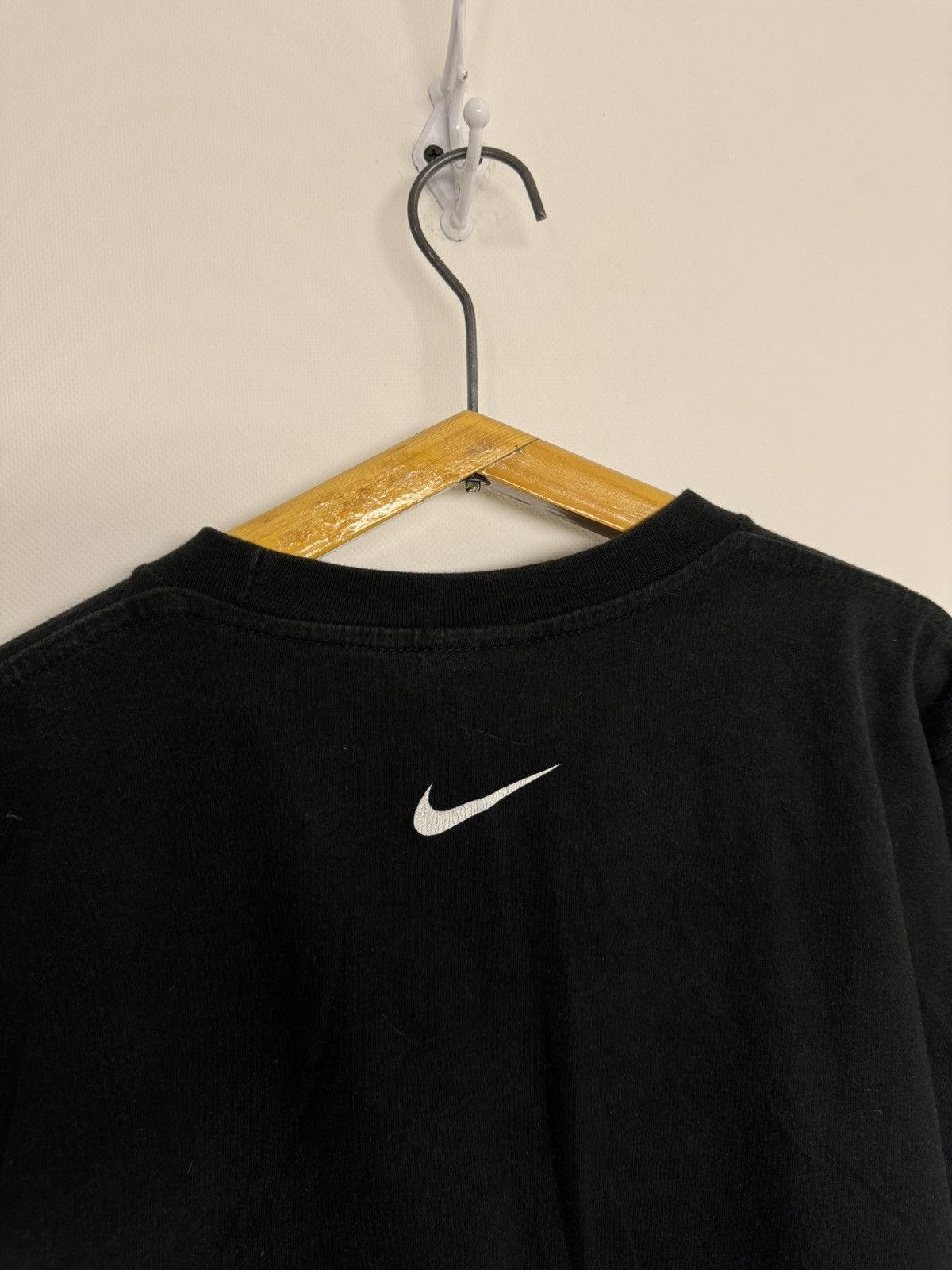 Nike Vintage Nike Y2K Big Logo black tee T-shirt Size US S / EU 44-46 / 1 - 6 Thumbnail