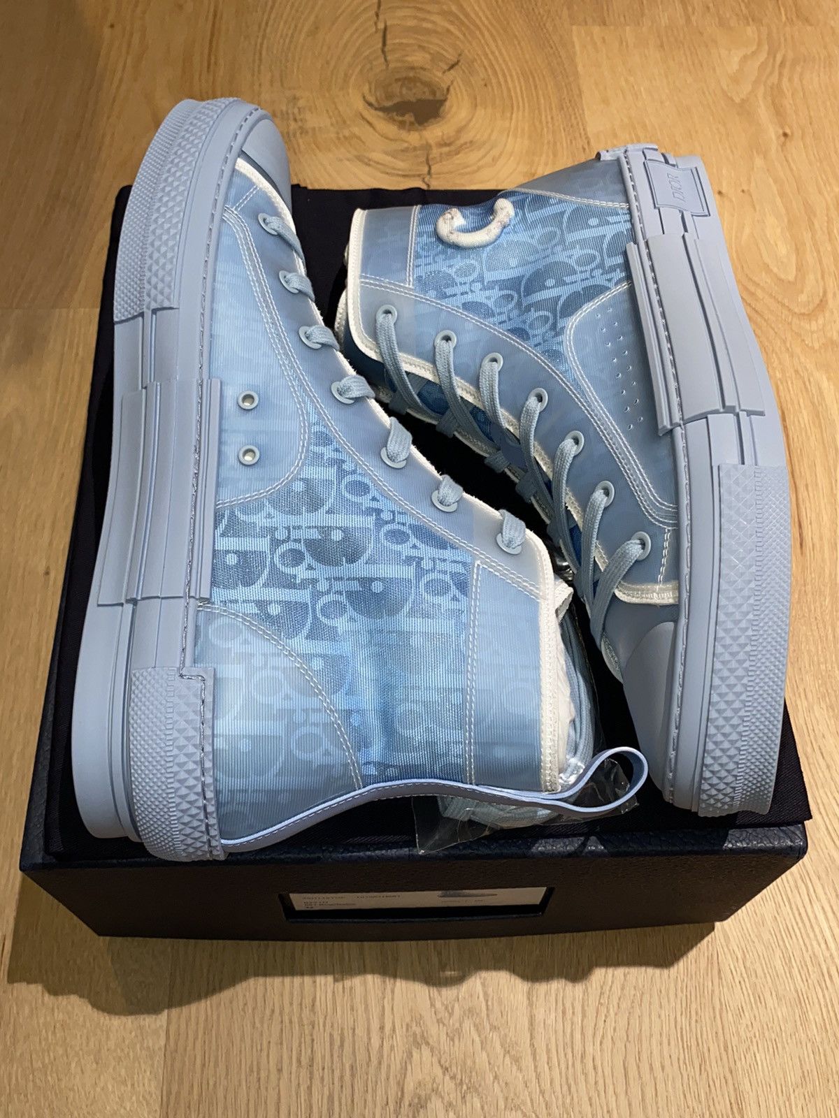 Daniel Arsham × Dior Dior B23 High Top Daniel Arsham Light Blue Size US 11 / EU 44 - 1 Thumbnail