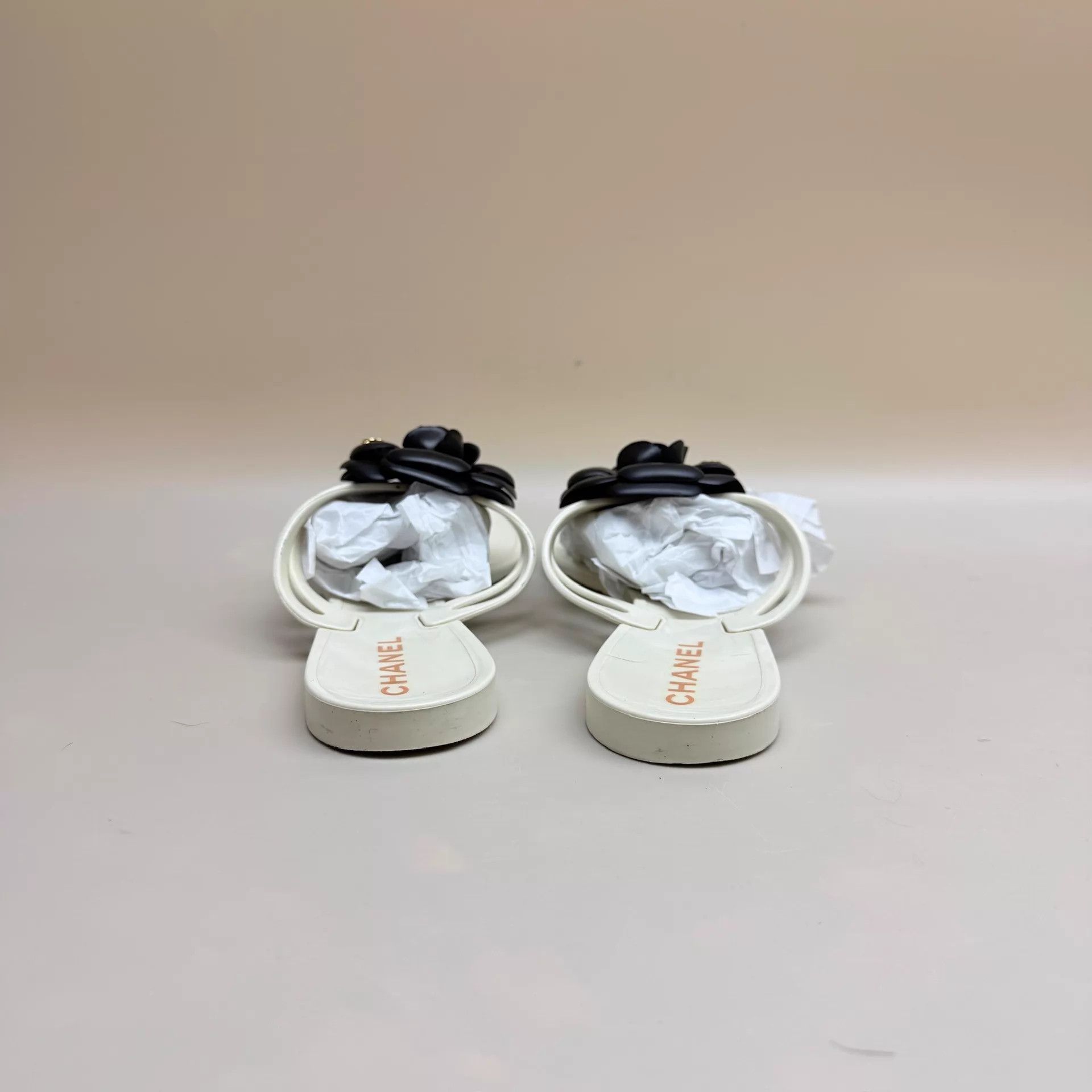 Chanel CHANEL Black & White Camellia CC Slippers 36 95N Size US 5.5 / IT 35.5 - 3 Thumbnail