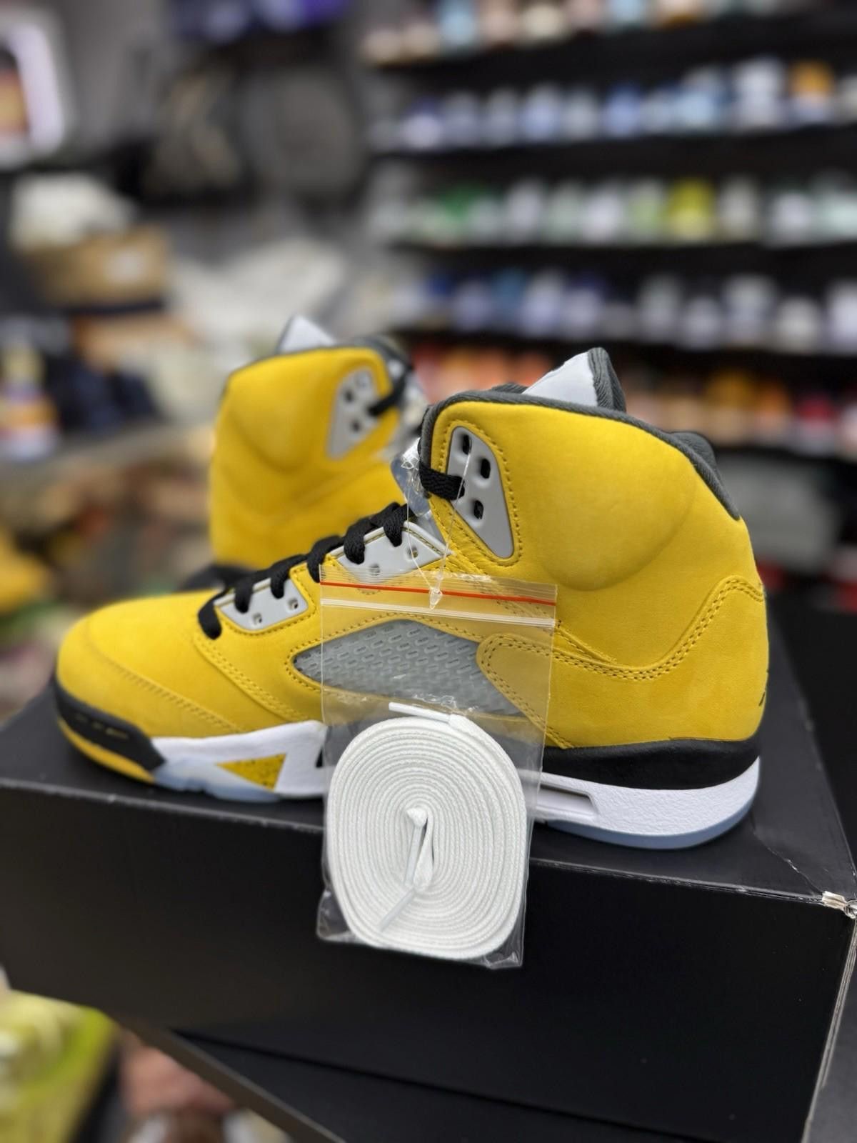 Jordan Brand Air Jordan 5 Retro Tokyo T23 (2025) IO3372-700 New (7.5) Size US 7.5 / EU 40-41 - 7 Thumbnail