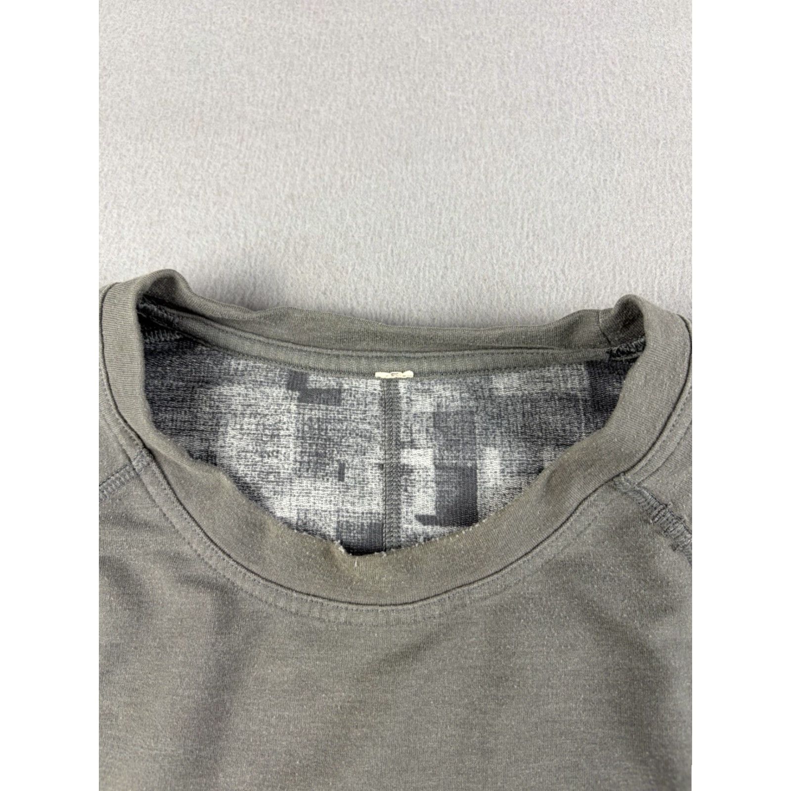 Lululemon Lululemon Sweatshirt Men XL Gray Crewneck Pullover Reversible Knit Logo Solid Time-LESS? Size US XL / EU 56 / 4 - 3 Thumbnail
