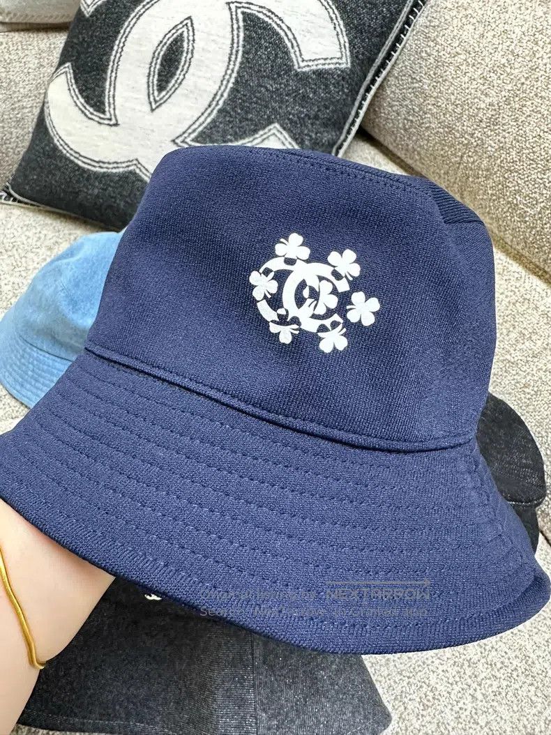 Chanel Chanel 20P dark blue bottom white double C clover printed Size ONE SIZE - 1 Thumbnail
