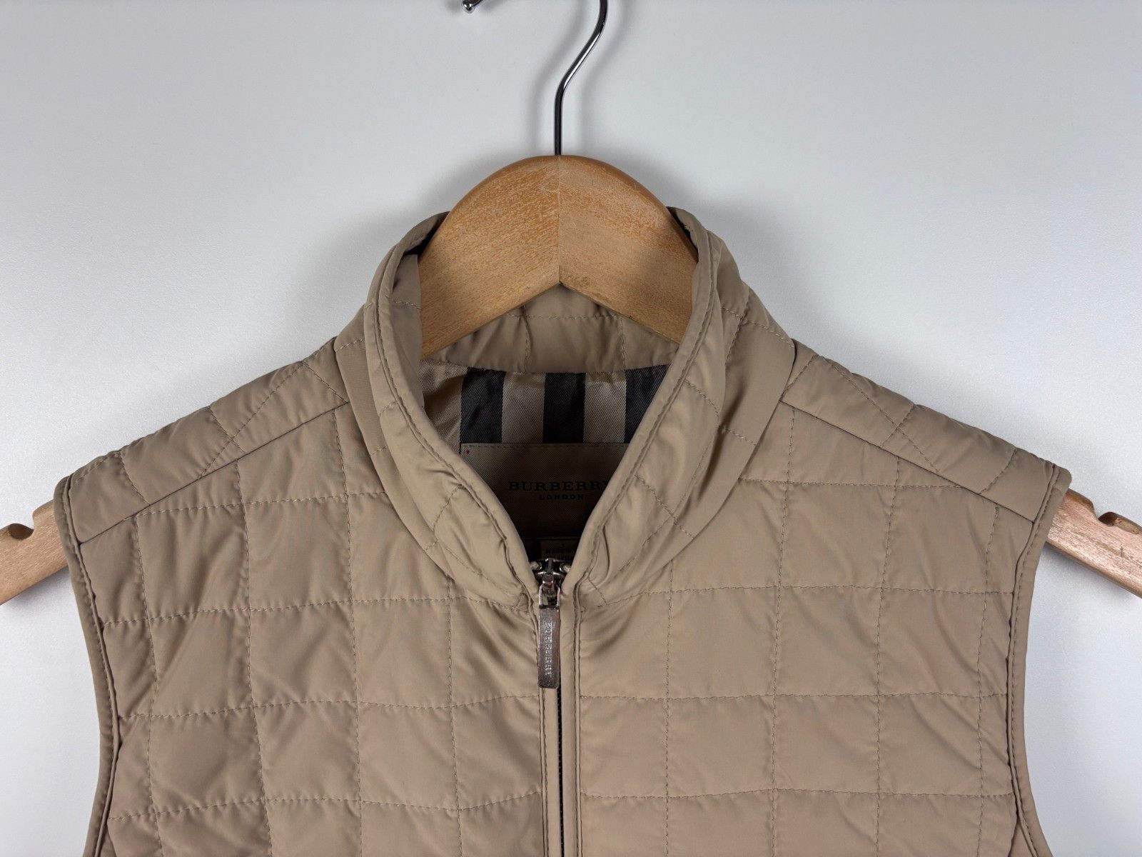 Burberry Burberry London Quilted Vest Jacket Nova Check Lining US 4 Size S / US 4 / IT 40 - 3 Thumbnail