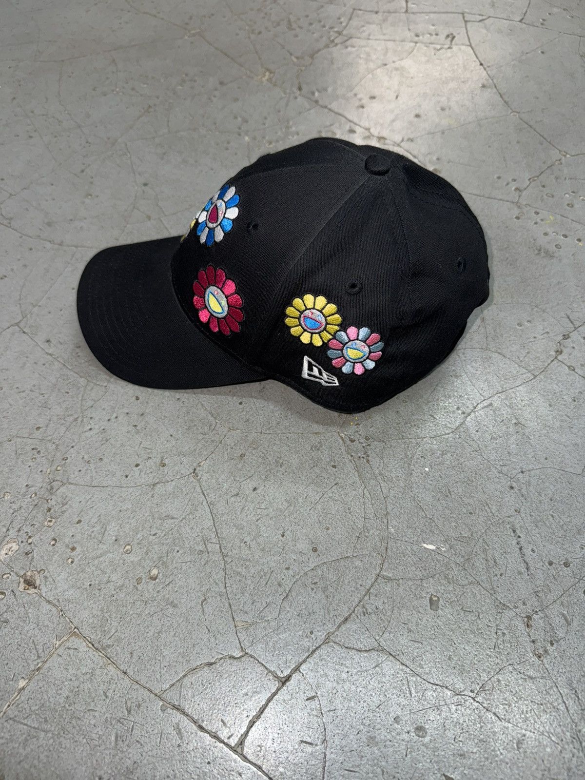 New Era × Takashi Murakami New Era x Takashi Murakami Flower Allover Cloth Strap Hat Size ONE SIZE - 2 Thumbnail