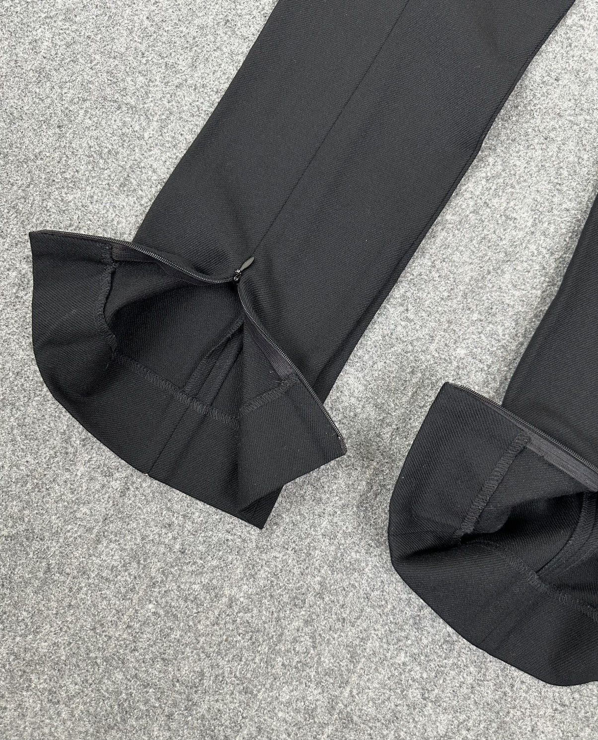 Prada Prada - Technical Wool Zipped Cuffs - Trouser Pants in Black Size 26" / US 2 / IT 38 - 9 Thumbnail