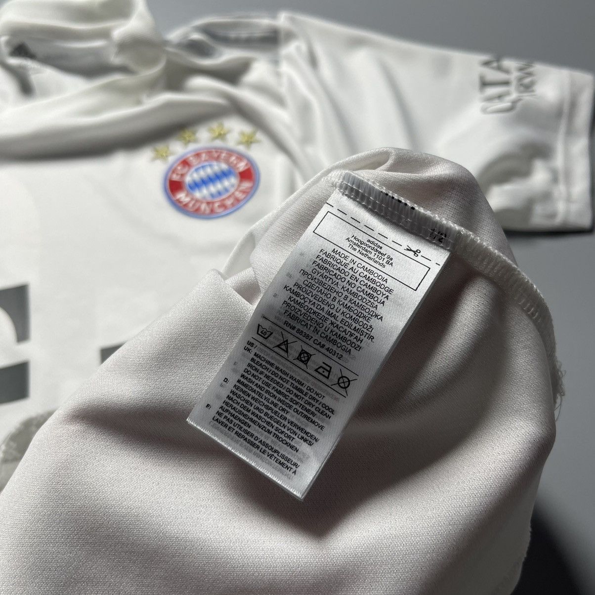 Adidas BAYERN ADIDAS 2019/2020 FOOTBALL SOCCER AWAY JERSEY Size US M / EU 48-50 / 2 - 5 Thumbnail