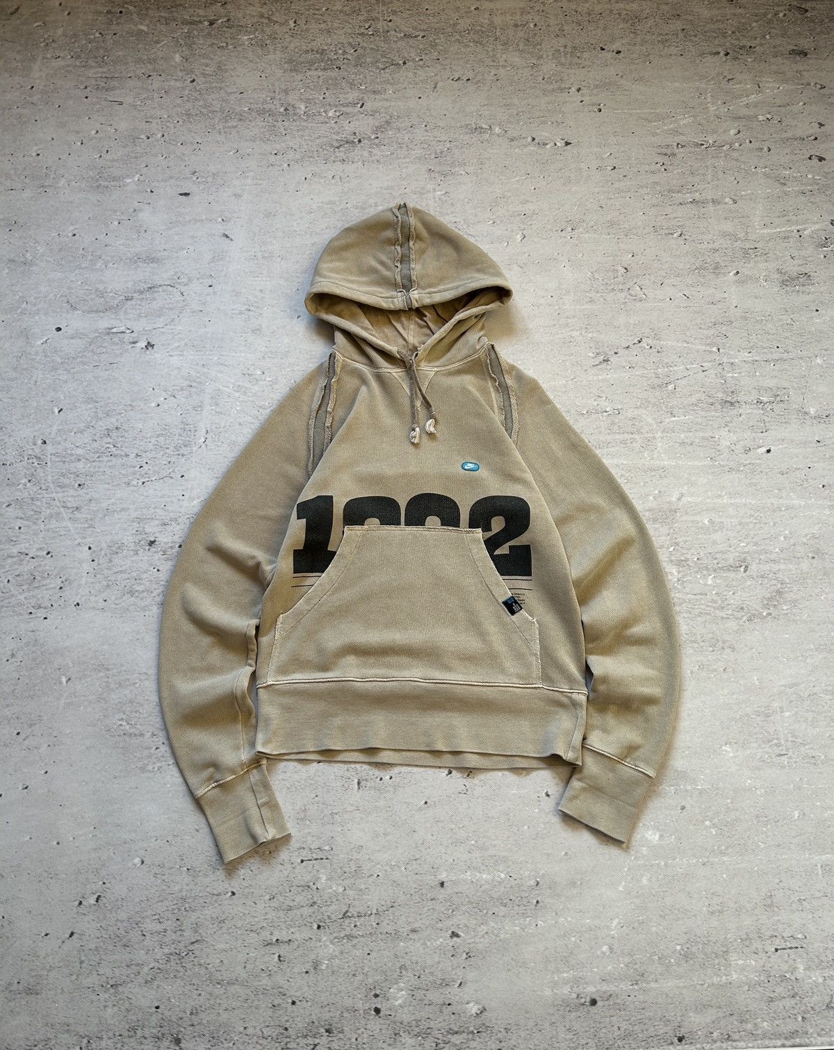 Nike 💥Vintage Nike Big Logo Distressed Faded Archive Hoodie 00s💥 Size US S / EU 44-46 / 1 - 1 Thumbnail