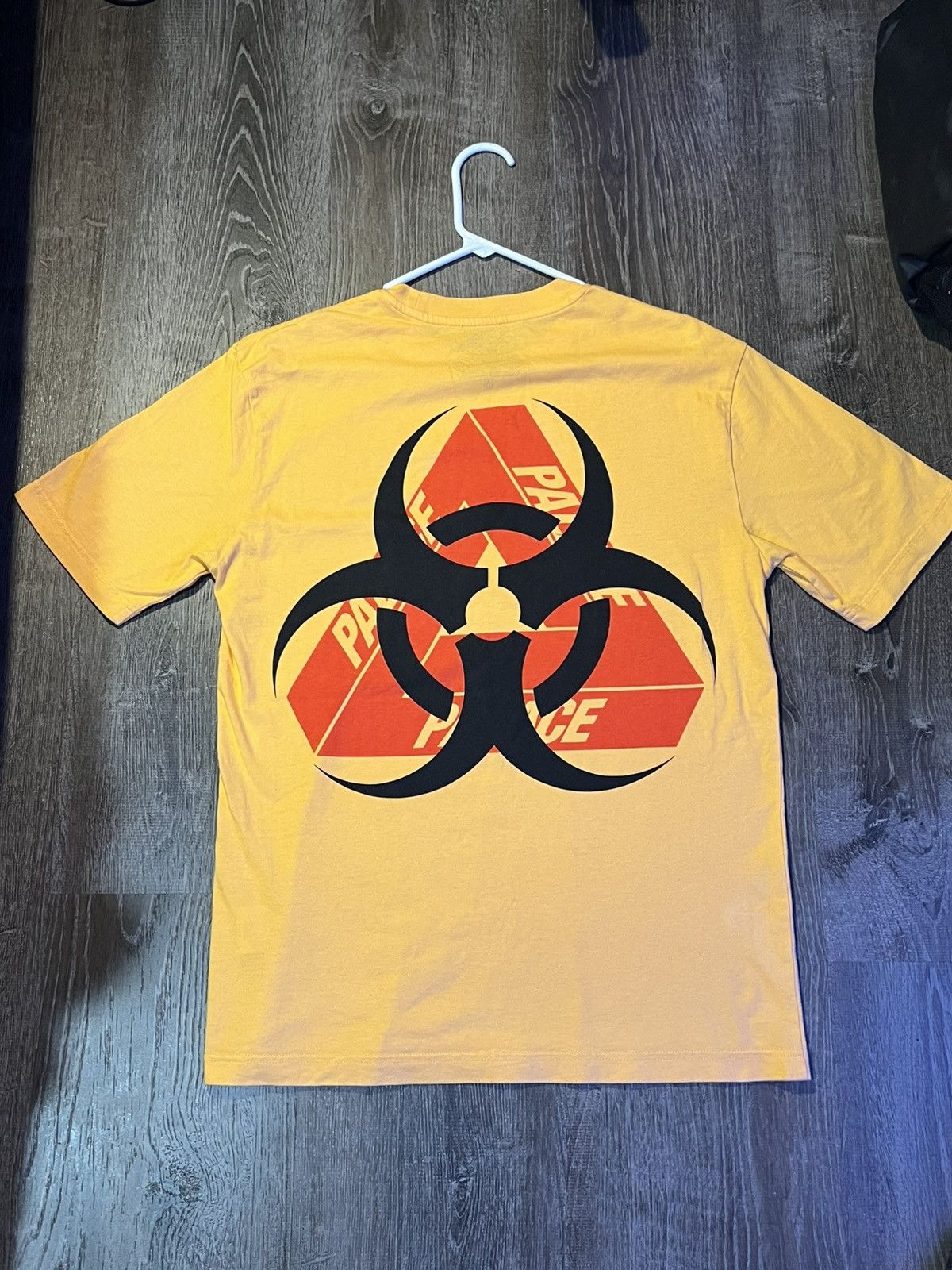 Palace Palace biohazard tee Size US M / EU 48-50 / 2 - 2 Thumbnail