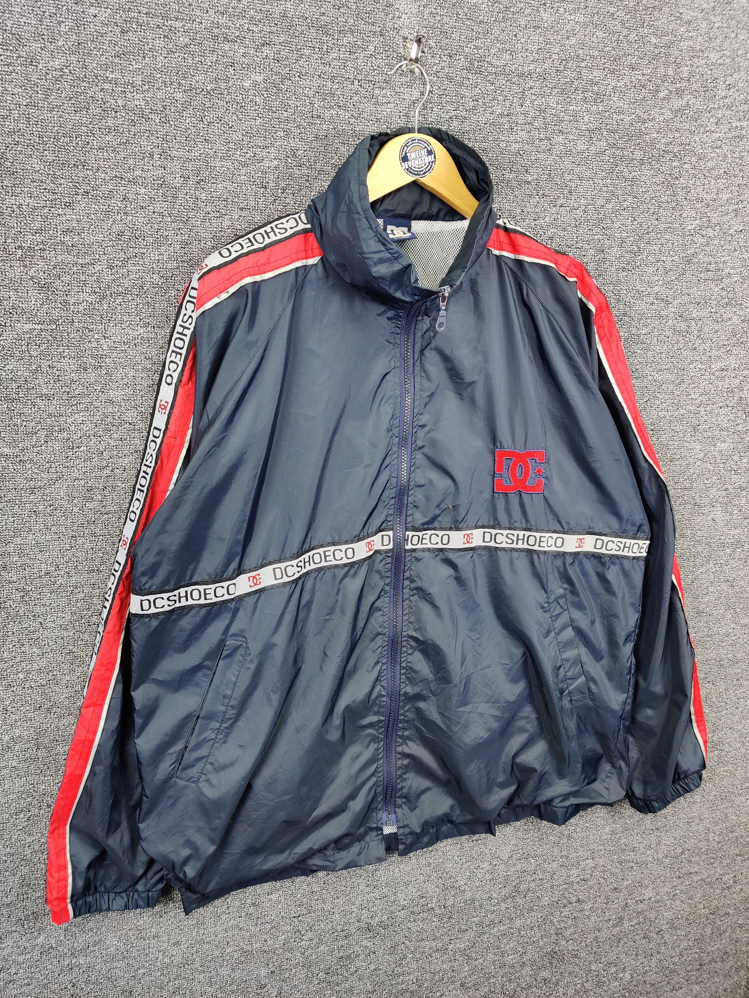 DC Vintage DC Shoe USA Embroidery Logo Windbreaker Light Jacket Size US XL / EU 56 / 4 - 5 Thumbnail