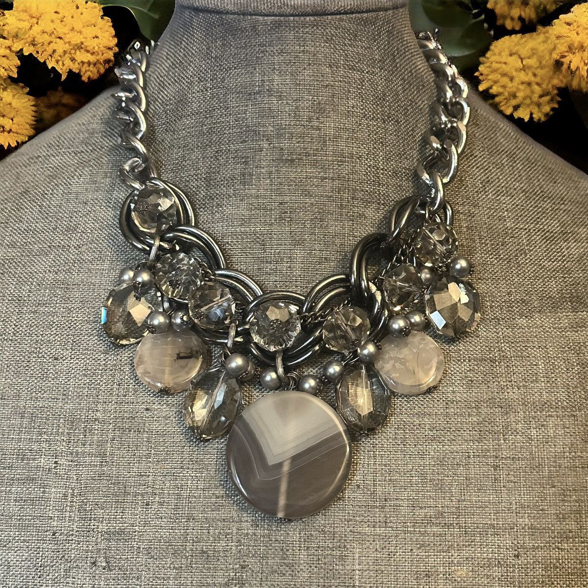 Other Chunky gunmetal and dangle beads statement necklace Size ONE SIZE - 1 Thumbnail