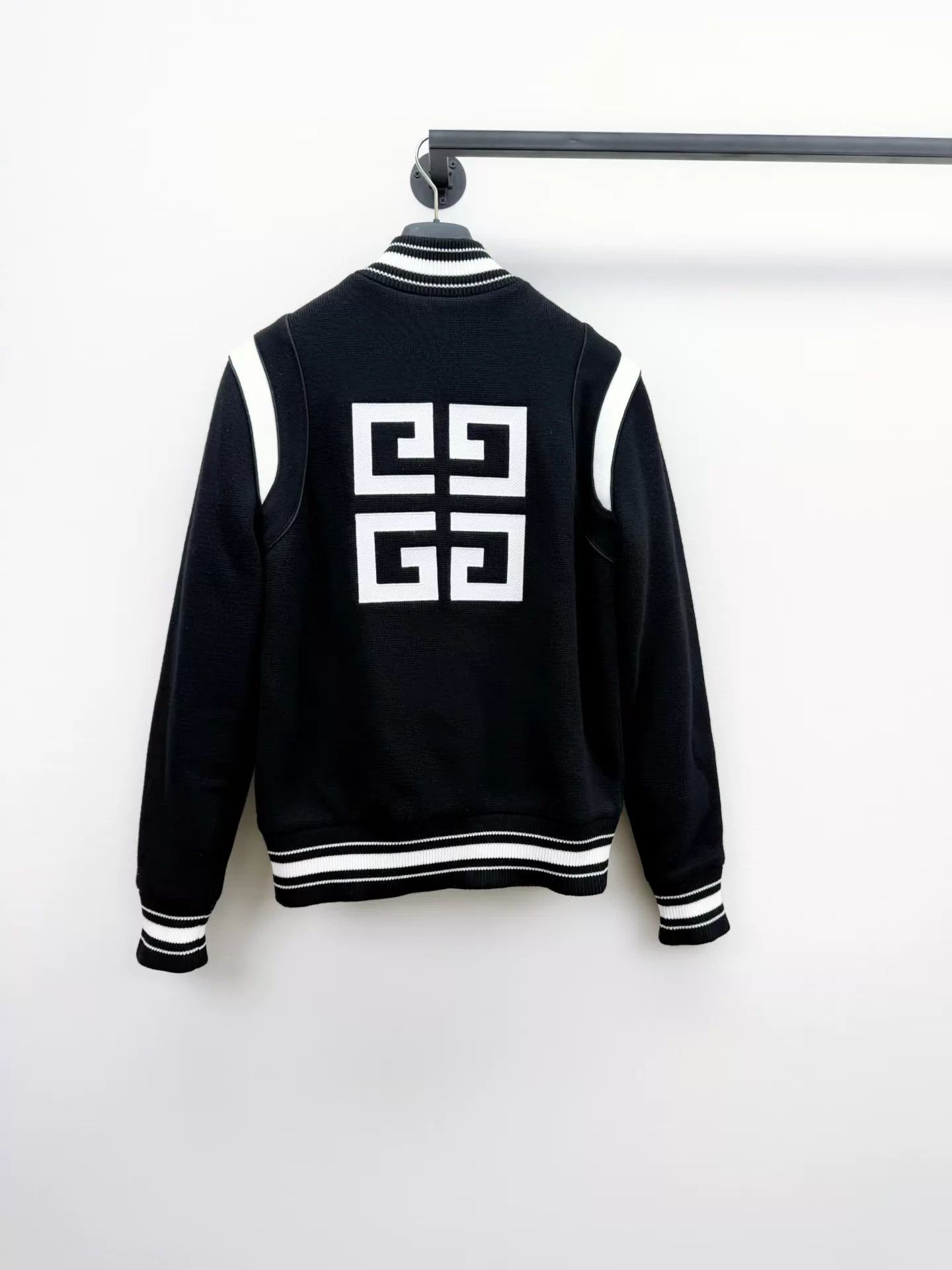 Givenchy Givenchy Classic Wool Baseball Jacket S (like new) Size US S / EU 44-46 / 1 - 1 Thumbnail