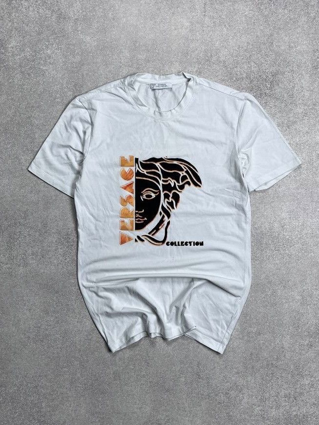 Vintage Vintage Versace Medusa Head Graphic T-shirt S Size US S / EU 44-46 / 1 - 1 Thumbnail