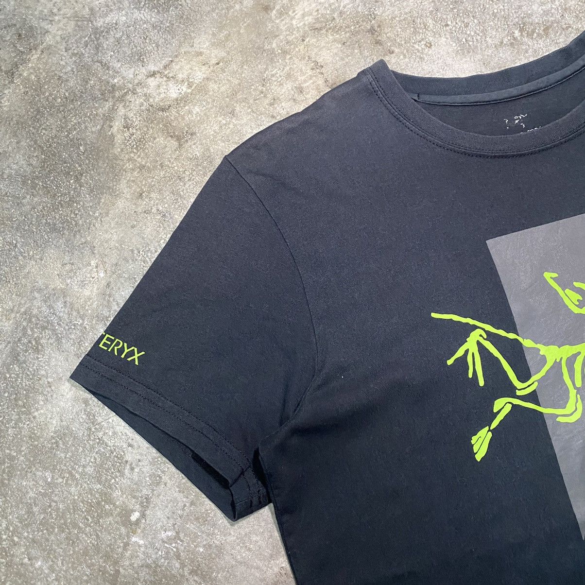 Arc'teryx × Vintage Arc’teryx Neon Big Logo Outdoor T Shirt Size US M / EU 48-50 / 2 - 4 Thumbnail