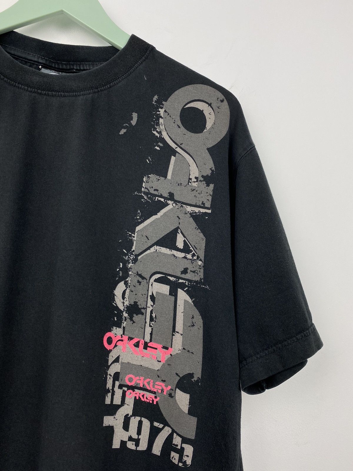 Oakley Vintage Oakley T Shirt Tee Y2K Patagonia Arc’teryx Size US L / EU 52-54 / 3 - 3 Thumbnail
