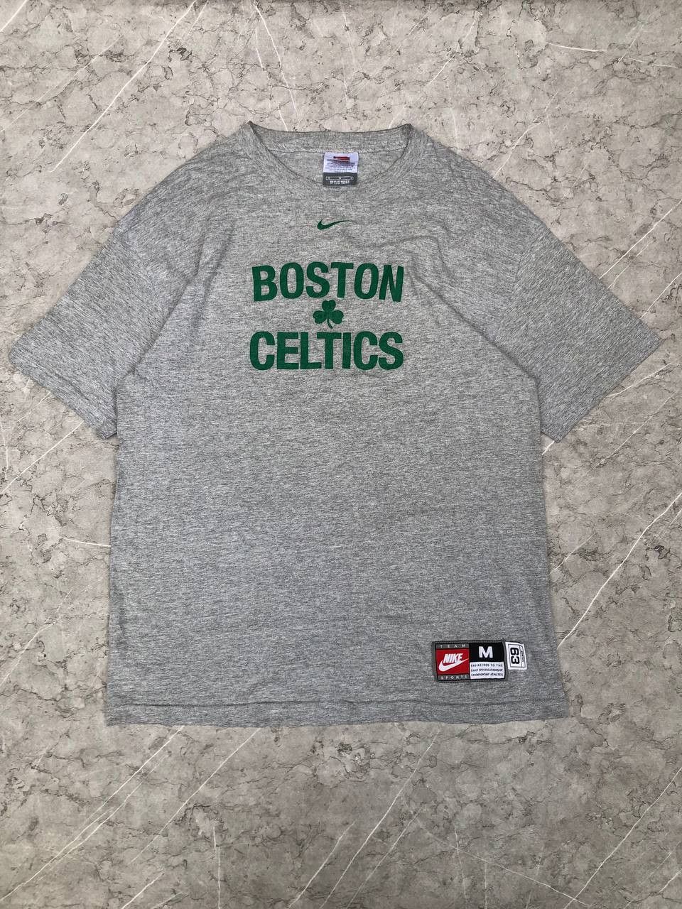 NBA × Nike × Vintage Vintage Nike Logo Center Boston Celtics Tee Size US M / EU 48-50 / 2 - 1 Thumbnail